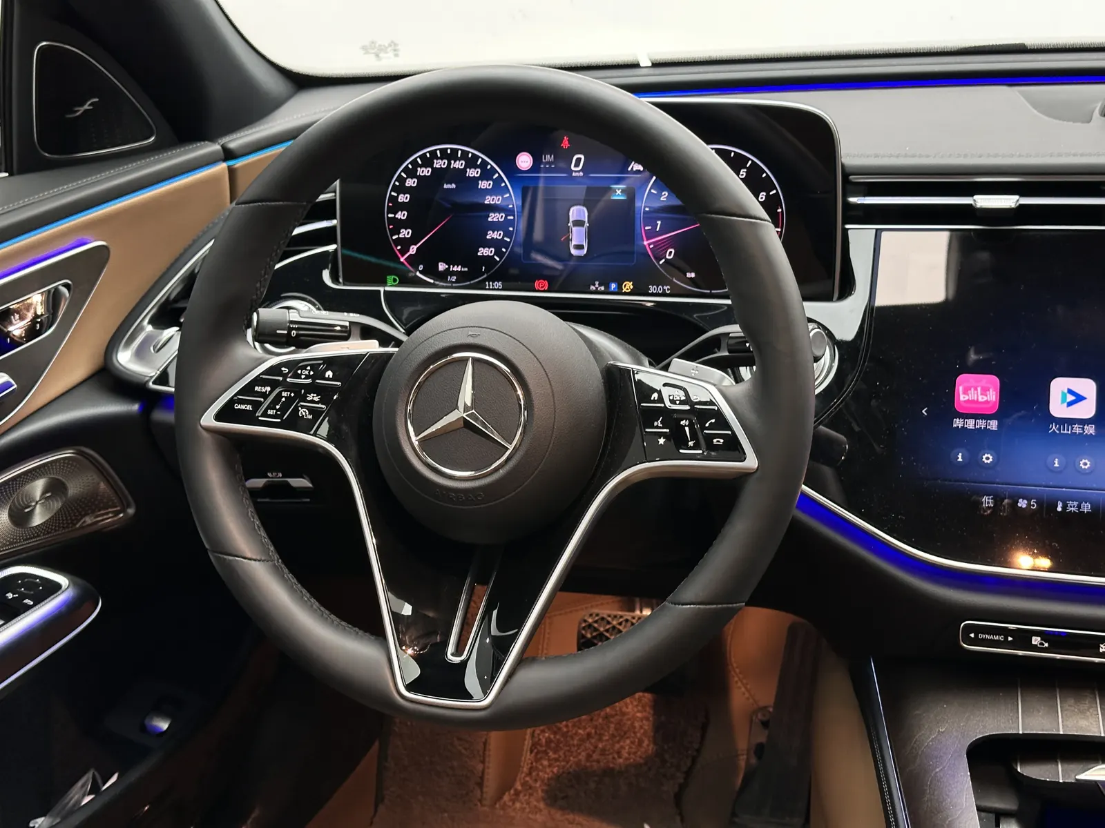 Mercedes-Benz E 300 L, 2024 11