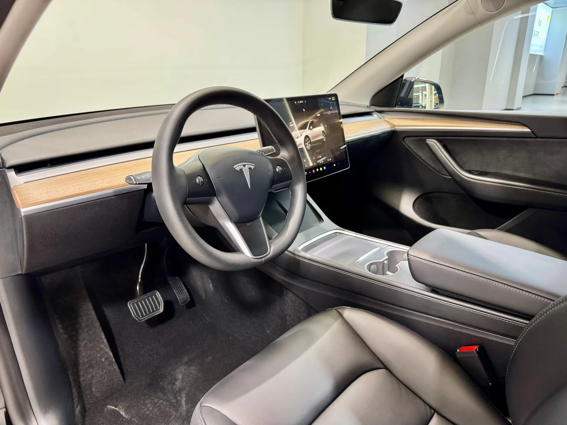 Tesla Model Y, 2023 14