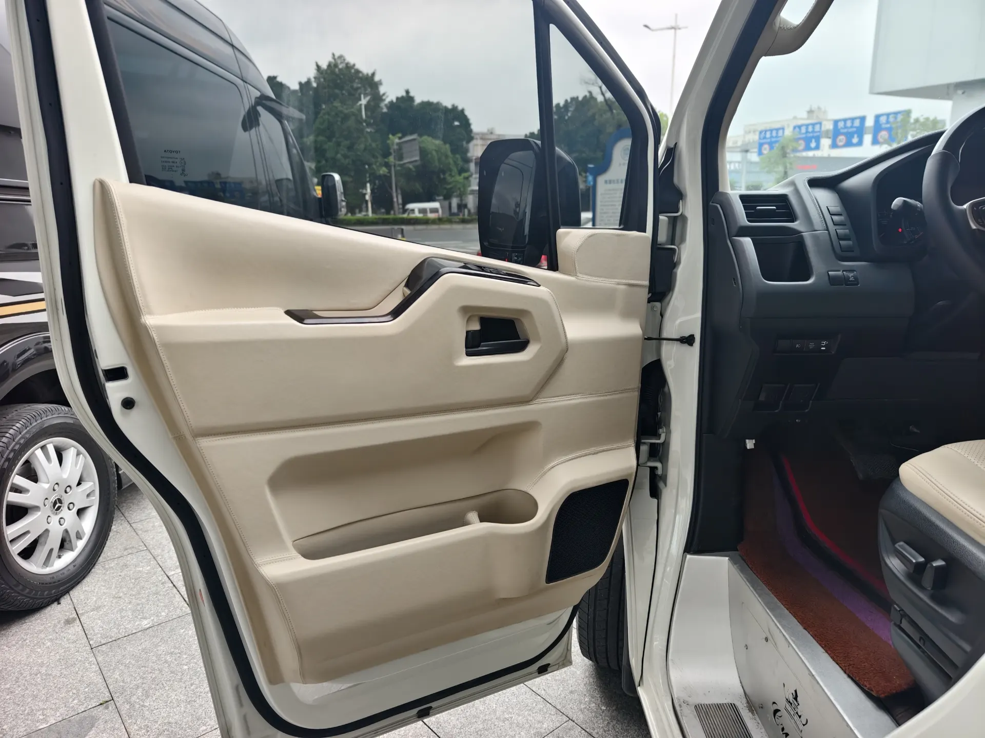 Toyota HiAce, 2023 11