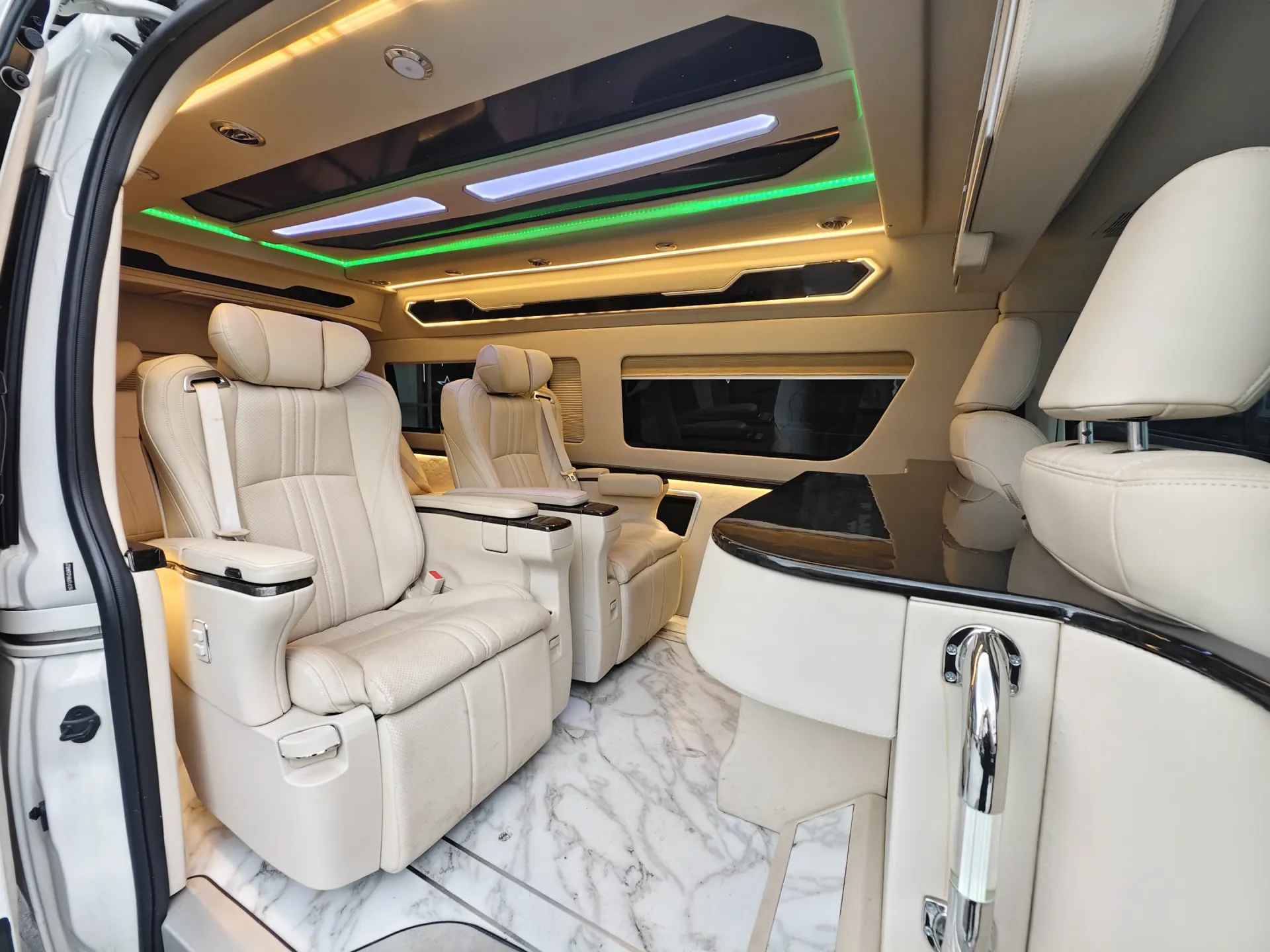 Toyota HiAce, 2023 21