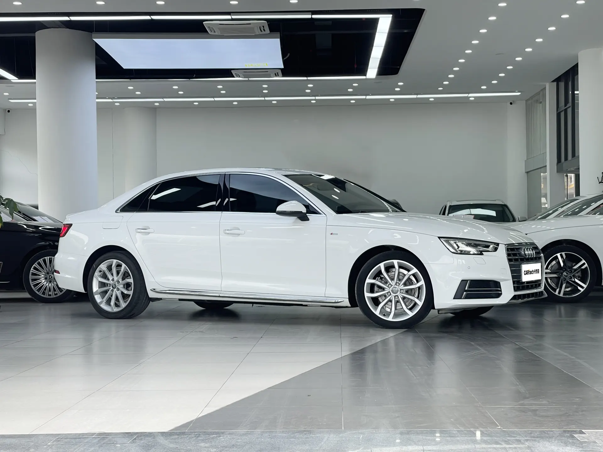 Audi A4L 30, 2018 2