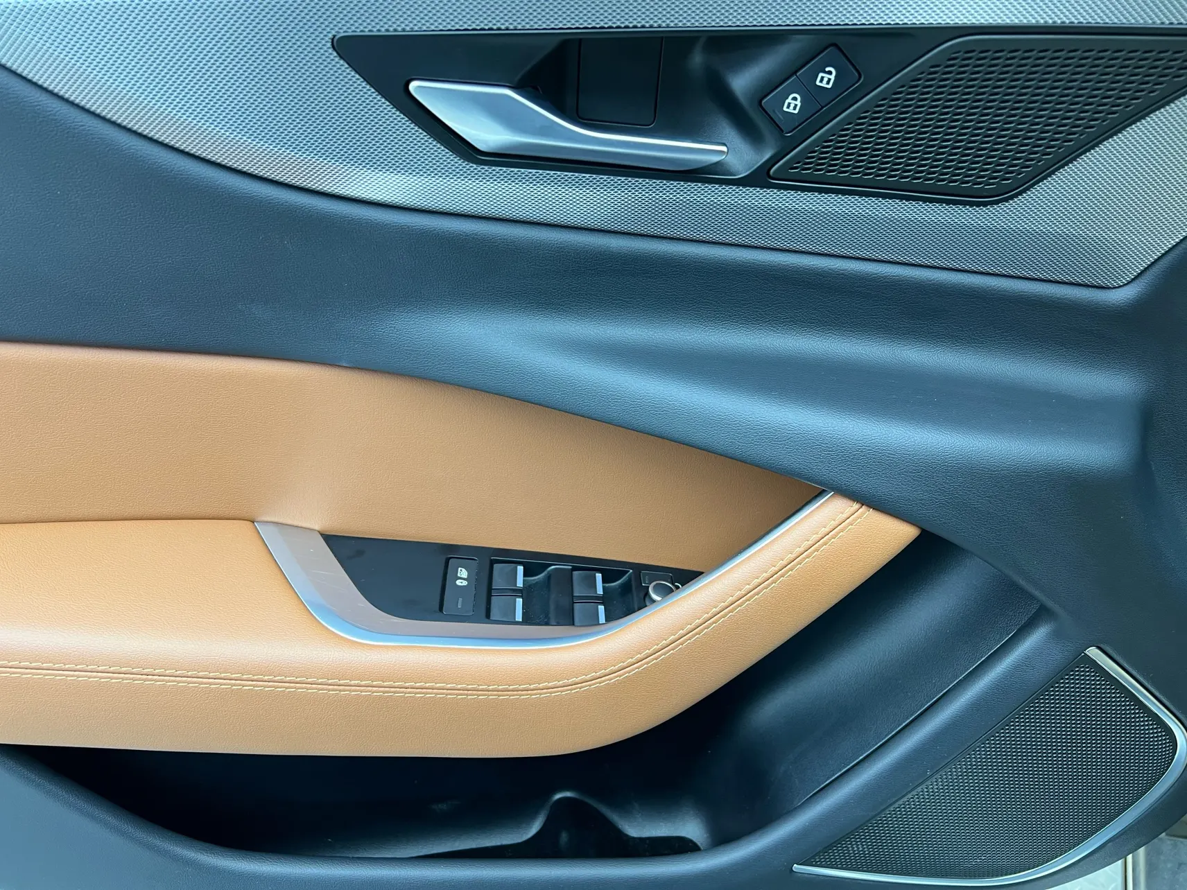 Jaguar XEL, 2022 17