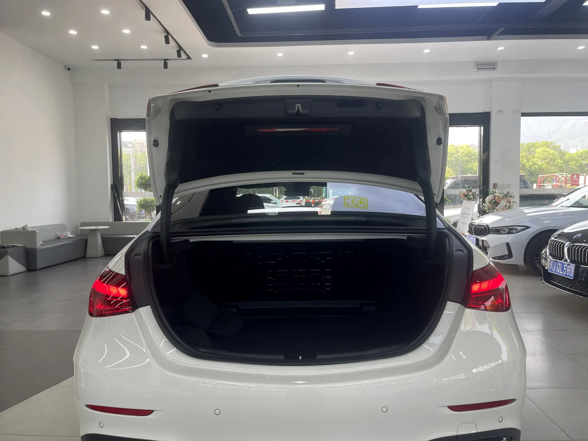 Mercedes-Benz C 260 L, 2025 10