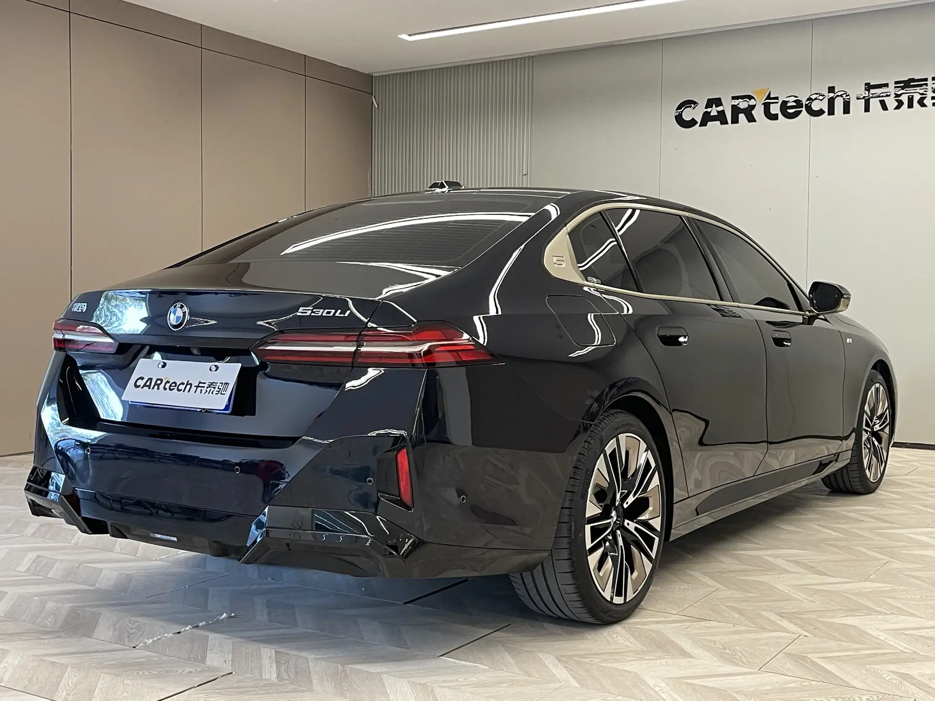 BMW 530Li, 2024 4