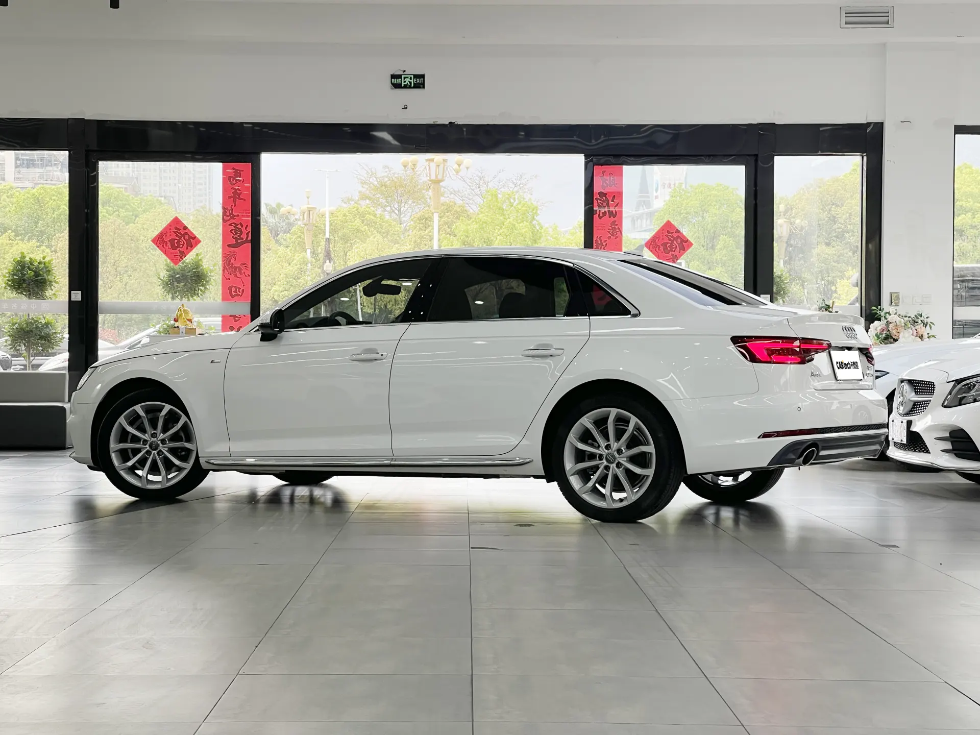 Audi A4L 30, 2018 4