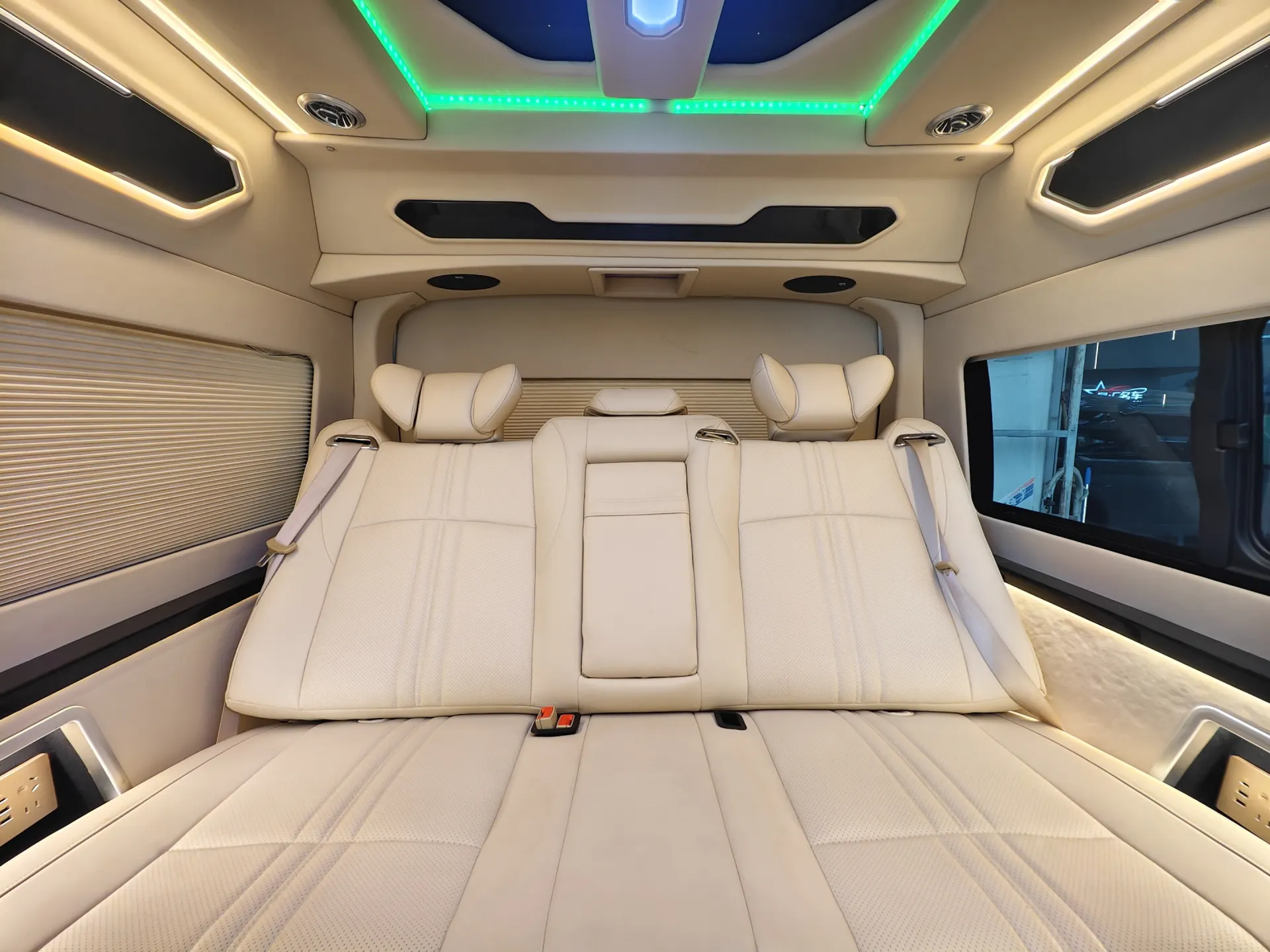 Toyota HiAce, 2023 23