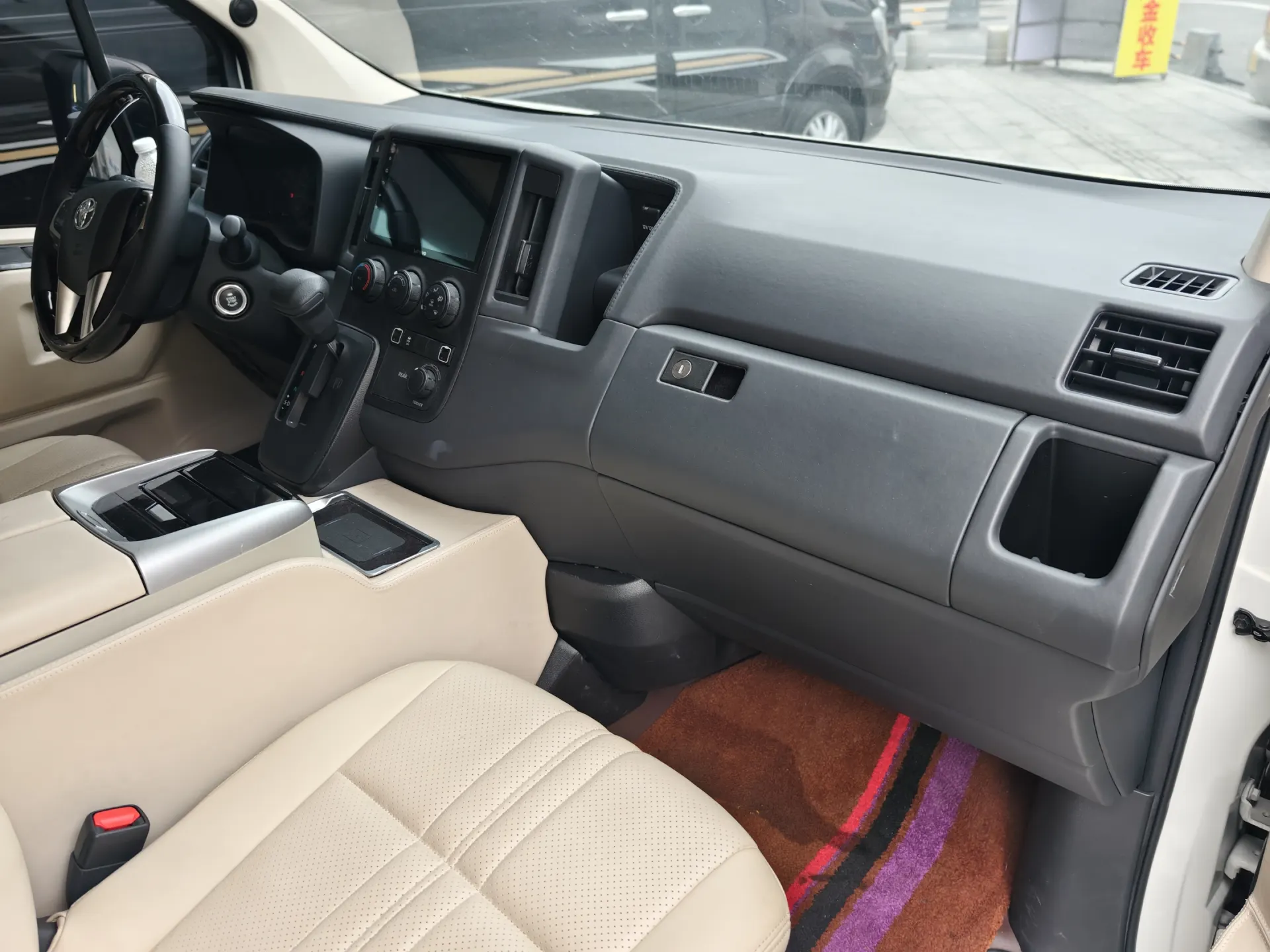 Toyota HiAce, 2023 12