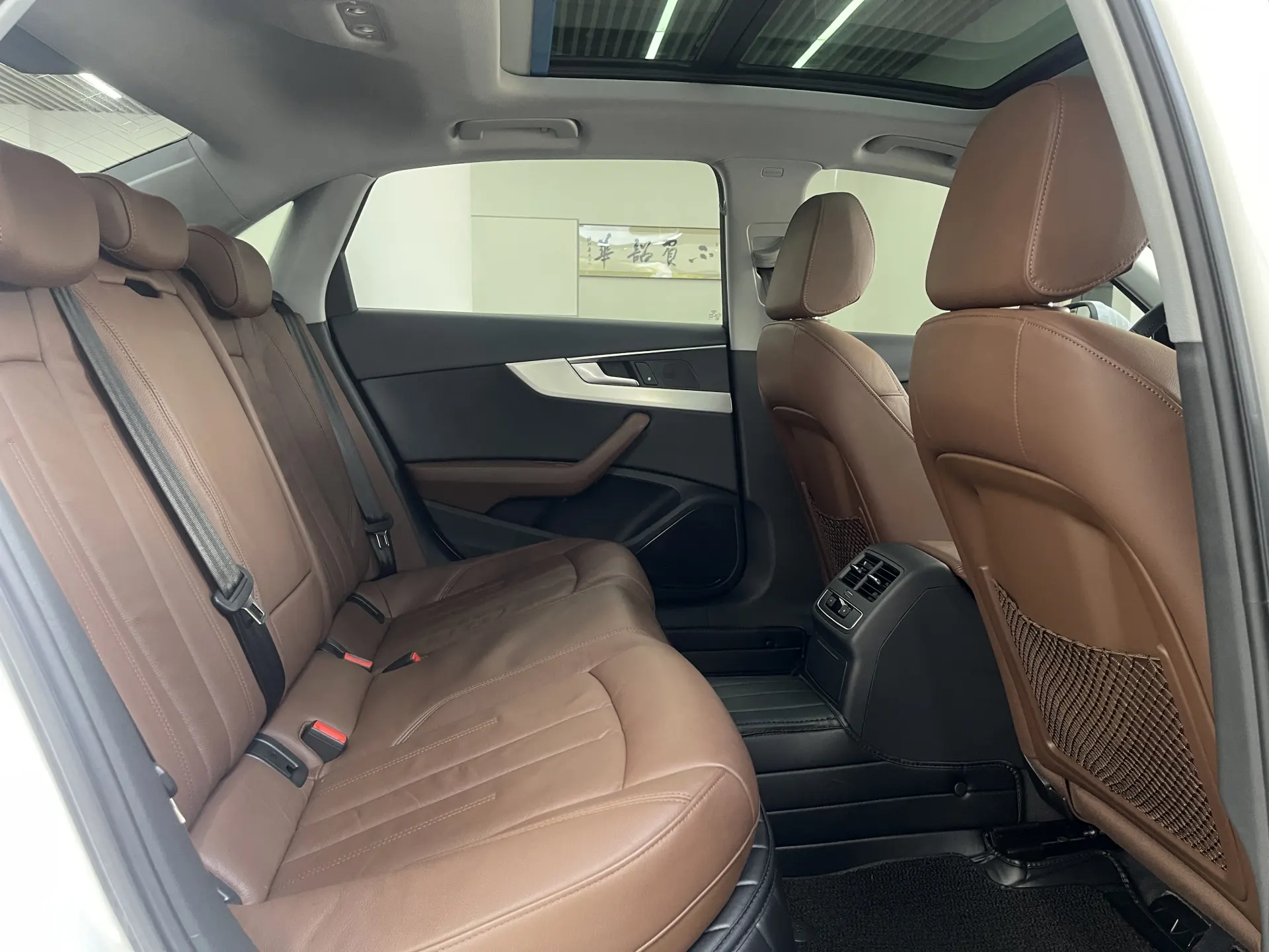 Audi A4L 30, 2018 11