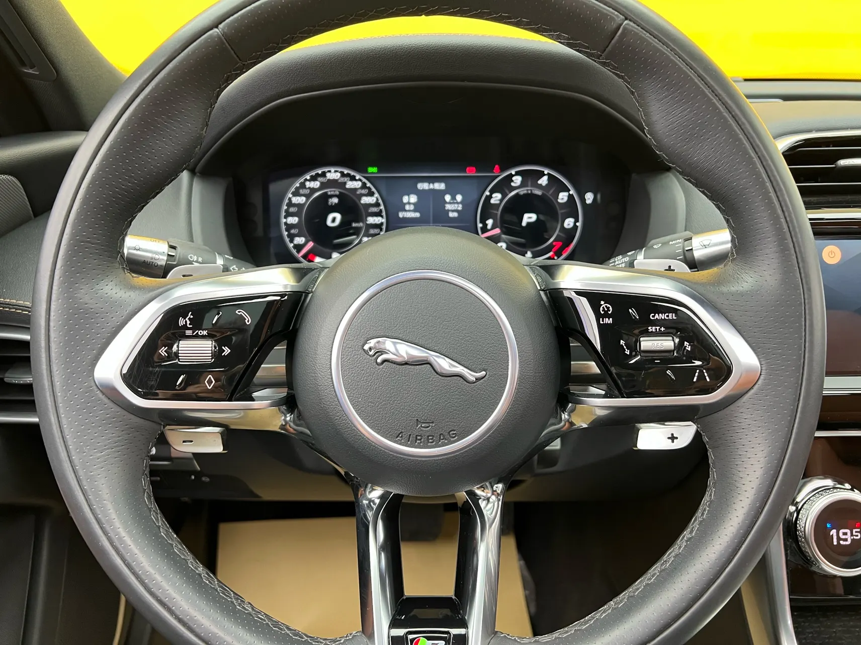 Jaguar XEL, 2022 15