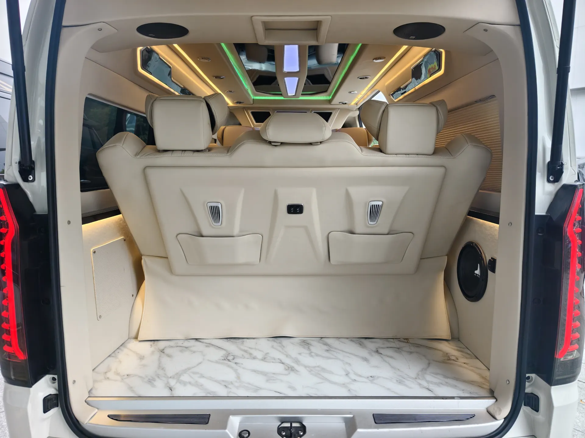 Toyota HiAce, 2023 22