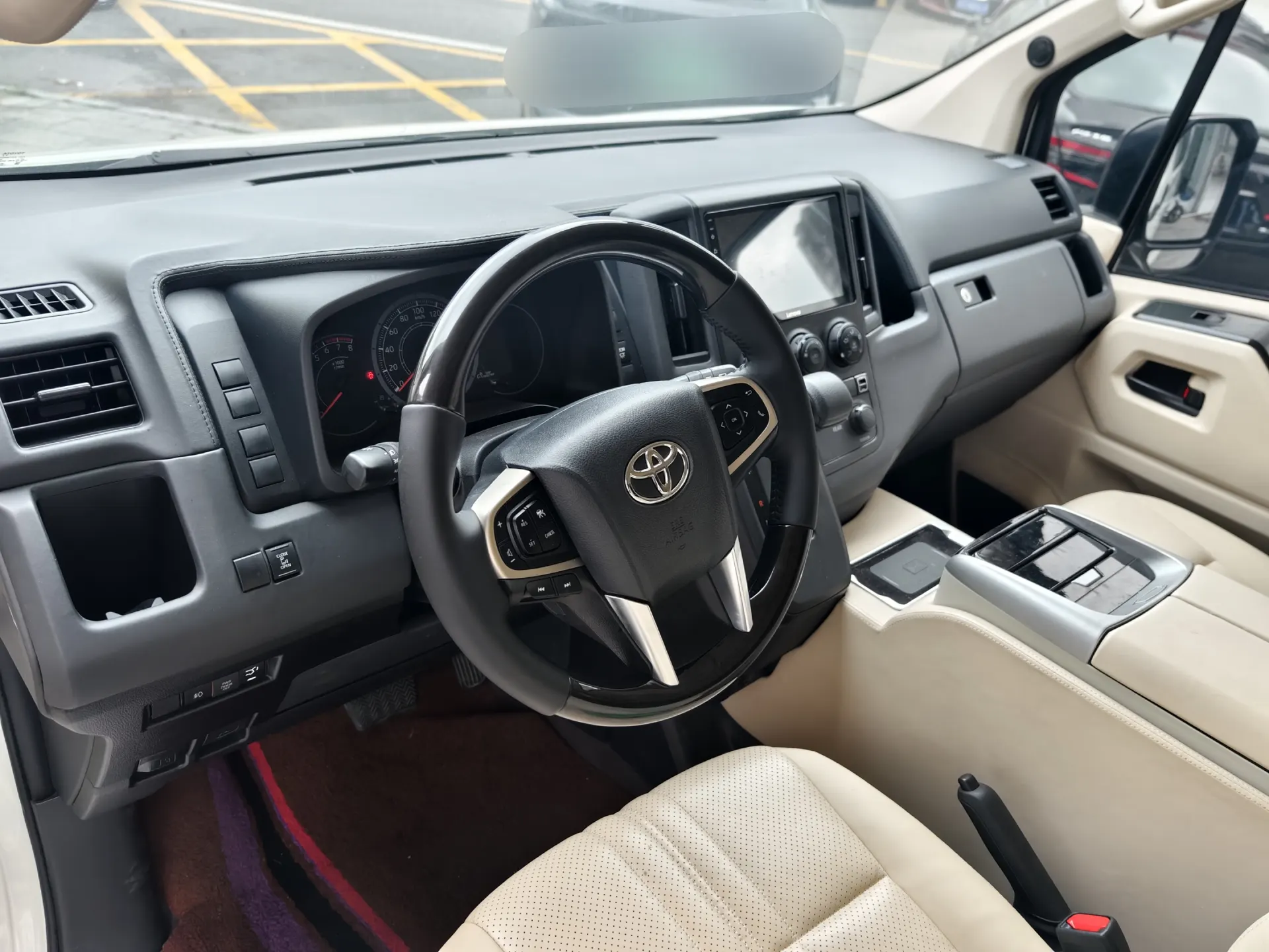 Toyota HiAce, 2023 19