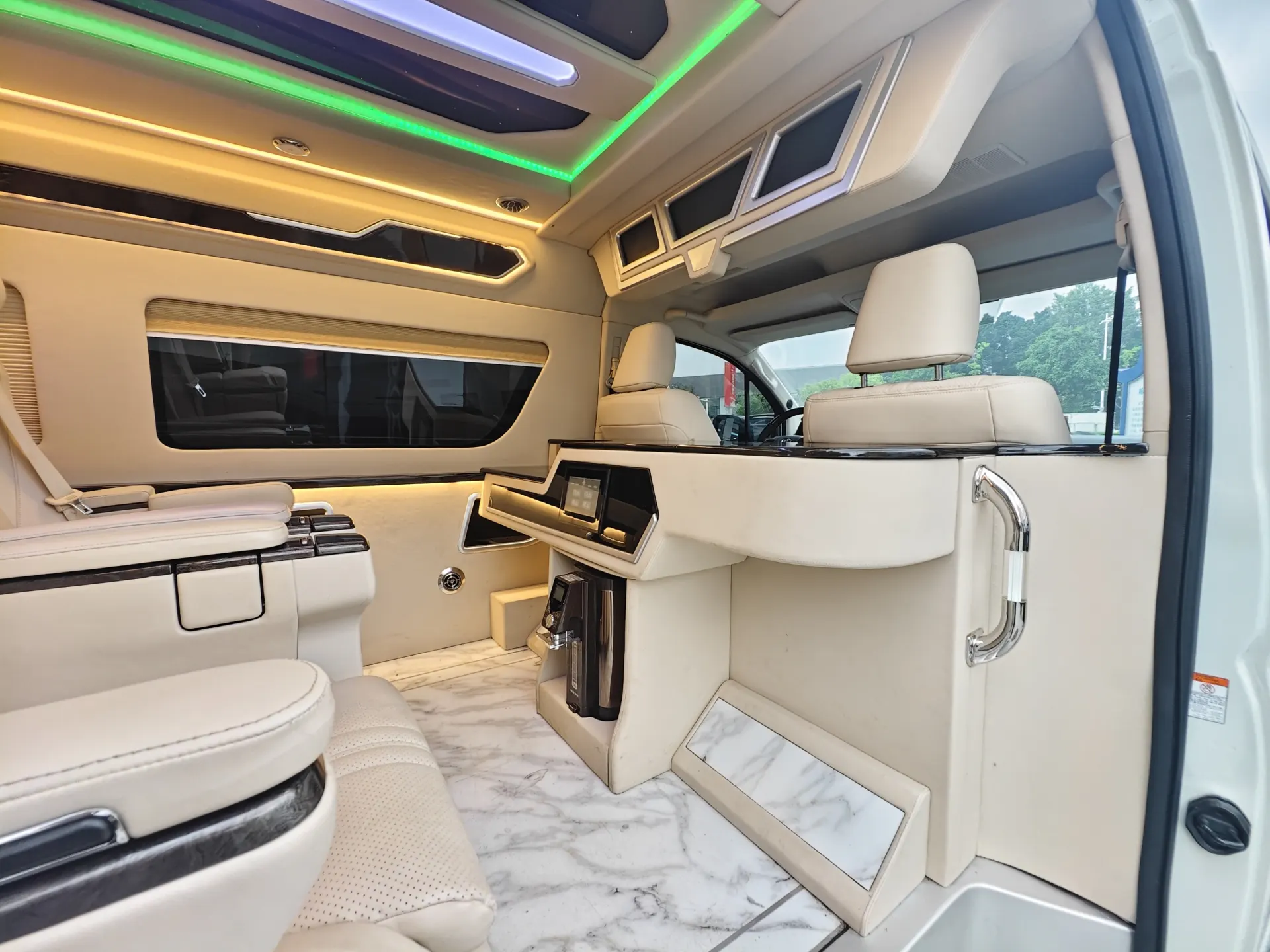 Toyota HiAce, 2023 25