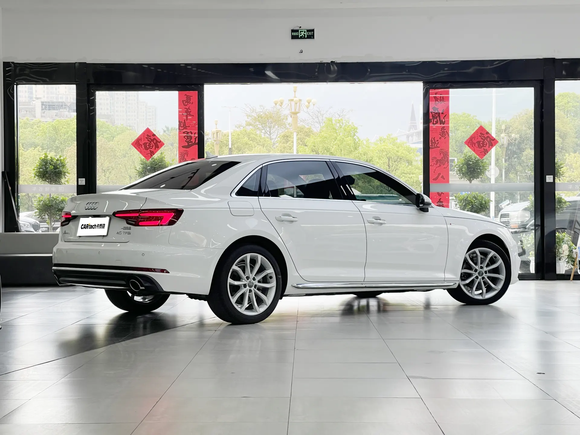 Audi A4L 30, 2018 3