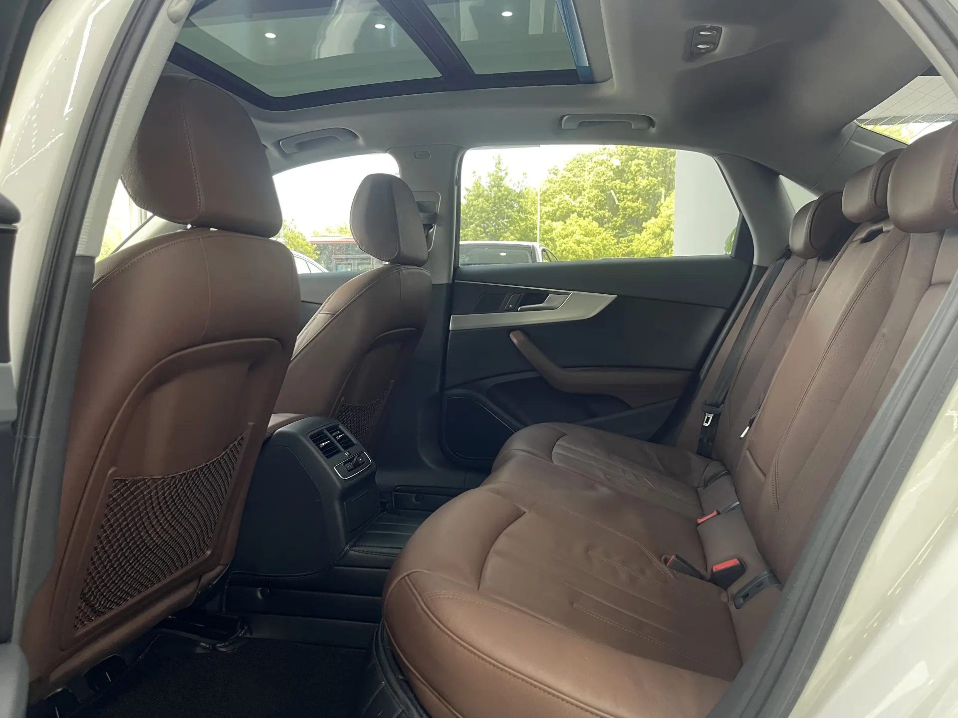 Audi A4L 30, 2018 10
