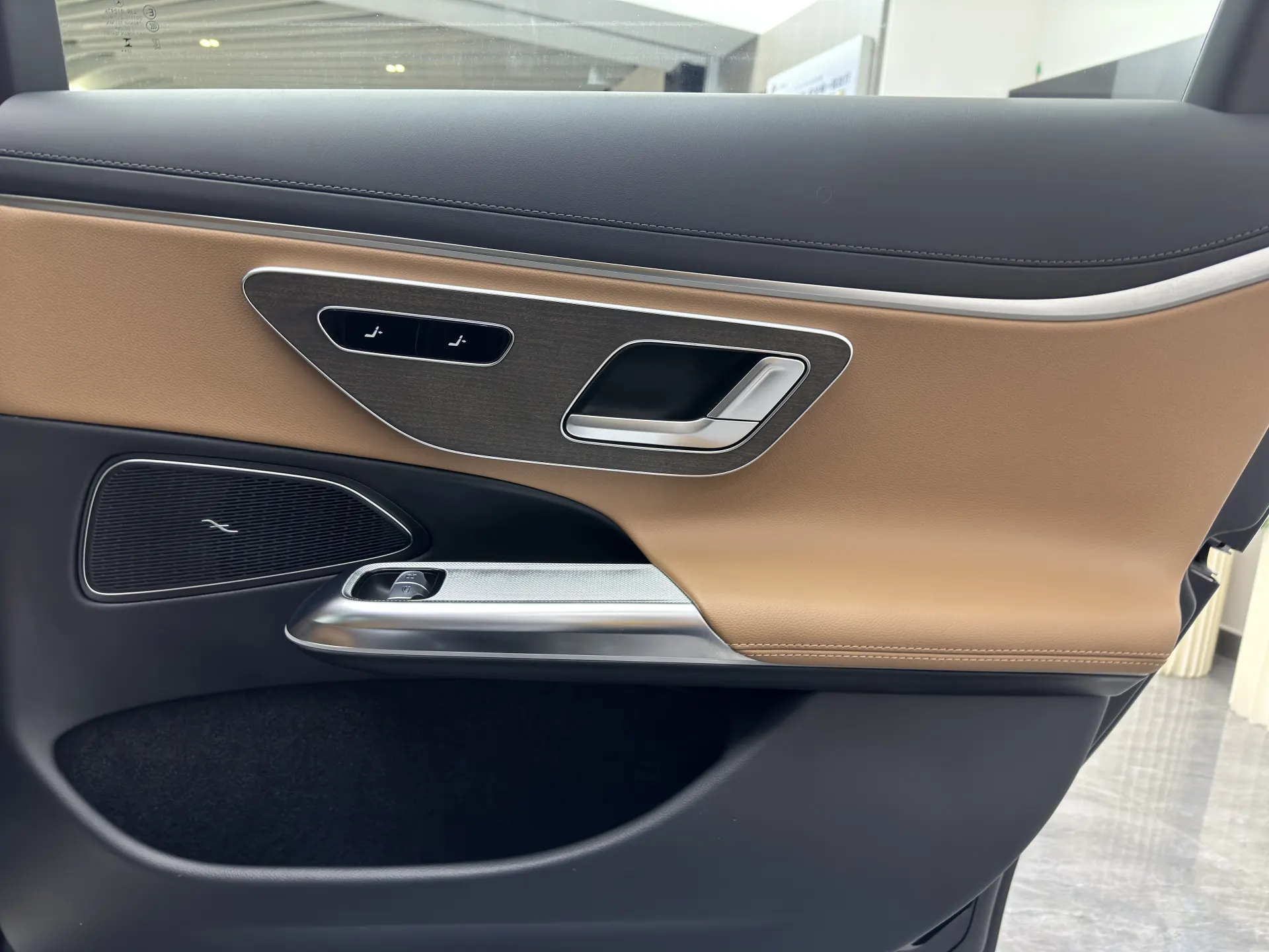 Mercedes-Benz E 300 L, 2025 25
