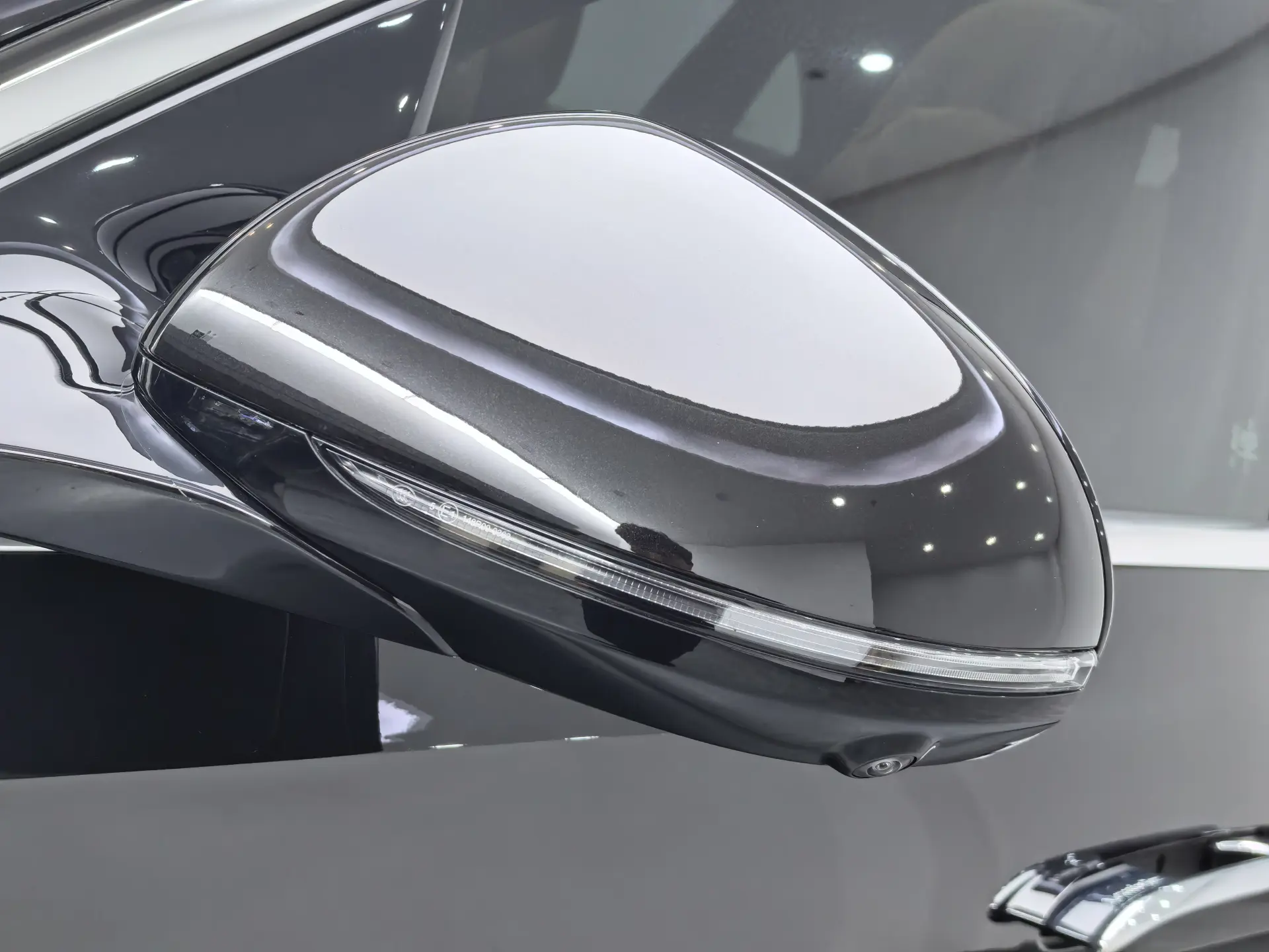 Mercedes-Benz E 300 L, 2025 21