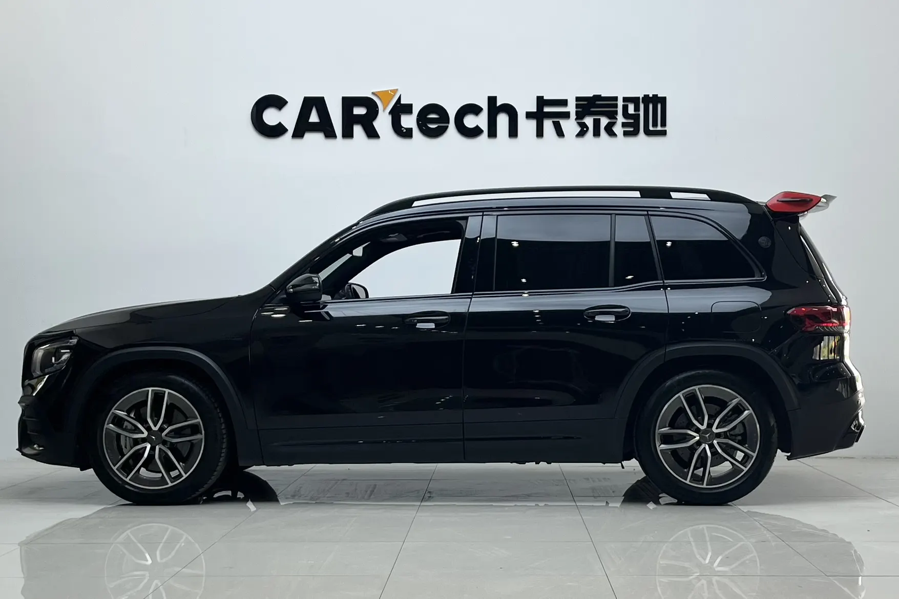 Mercedes-Benz GLB, 2023 все фото