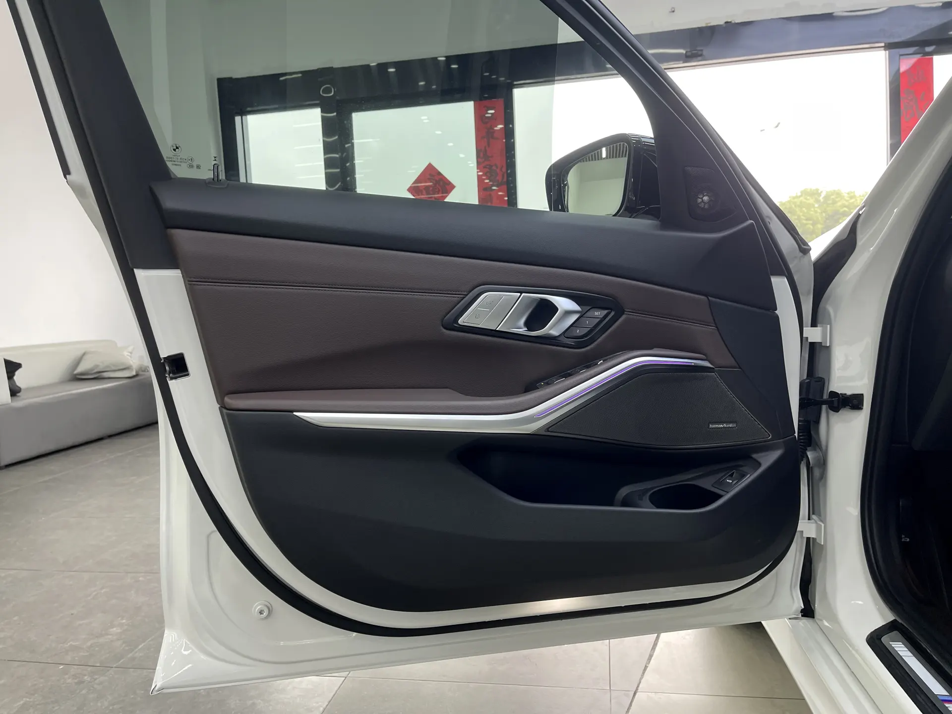 BMW 325Li, 2022 15