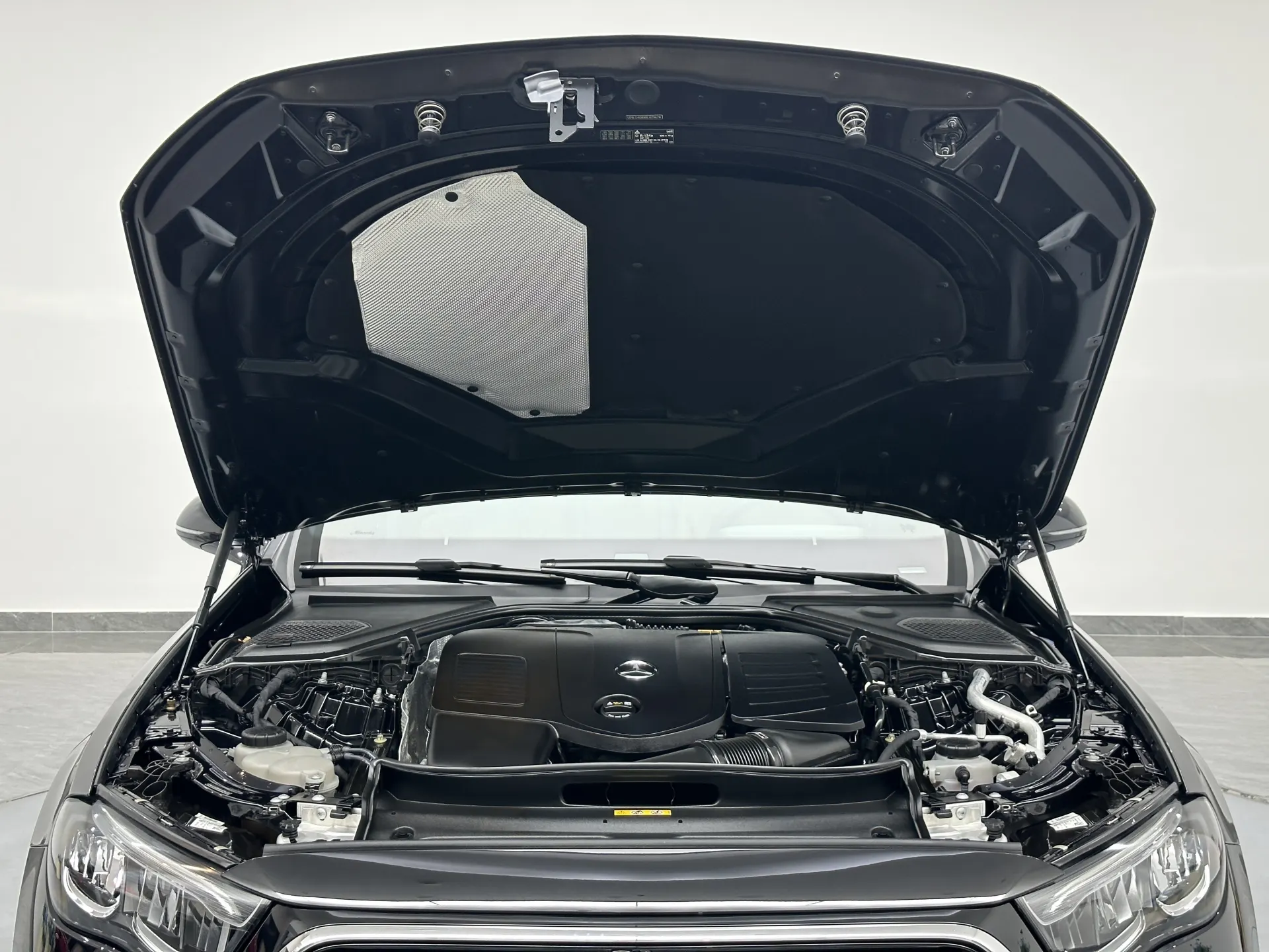 Mercedes-Benz E 300 L, 2025 27