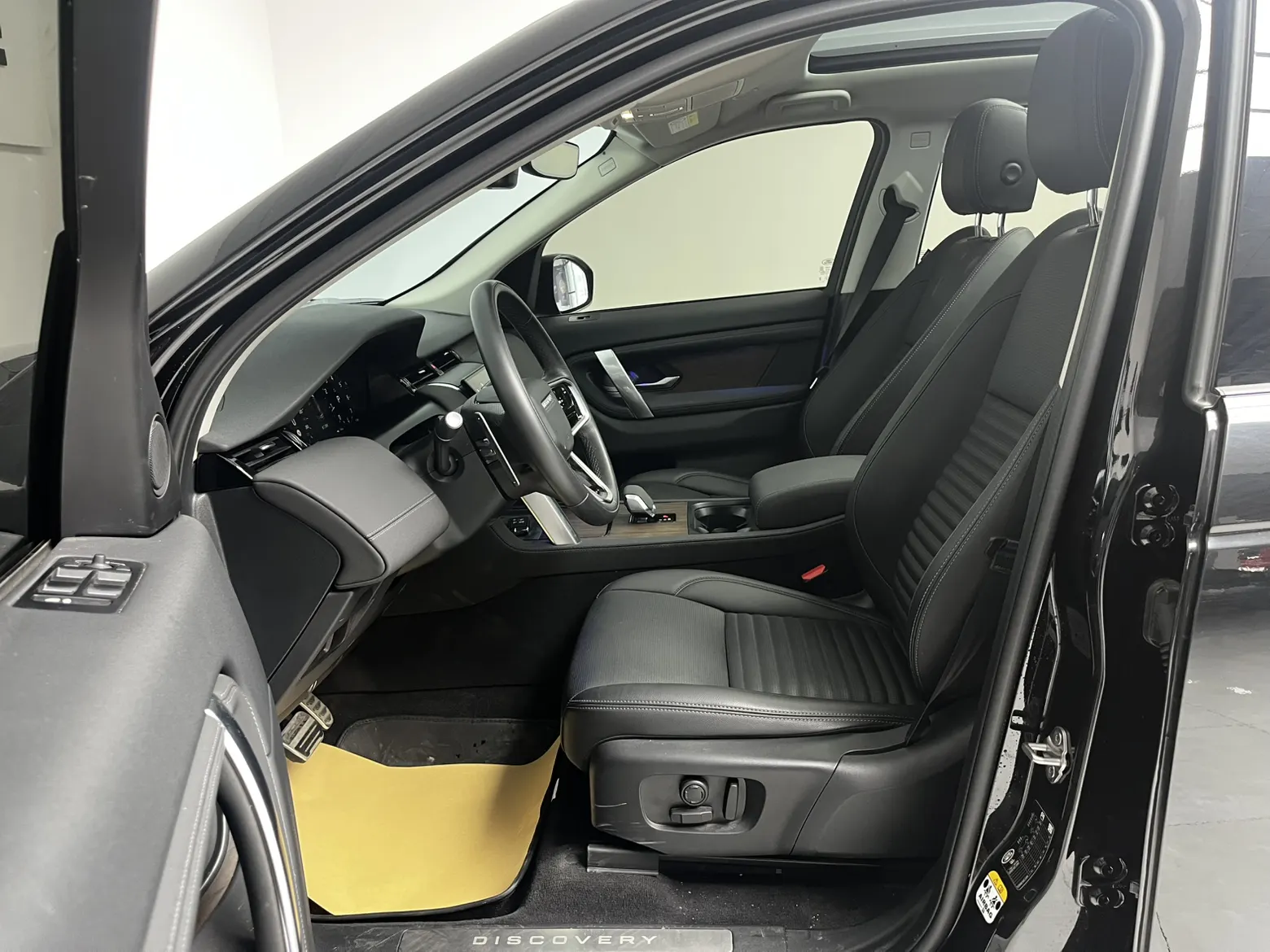 Land Rover Discovery Sport, 2024 11