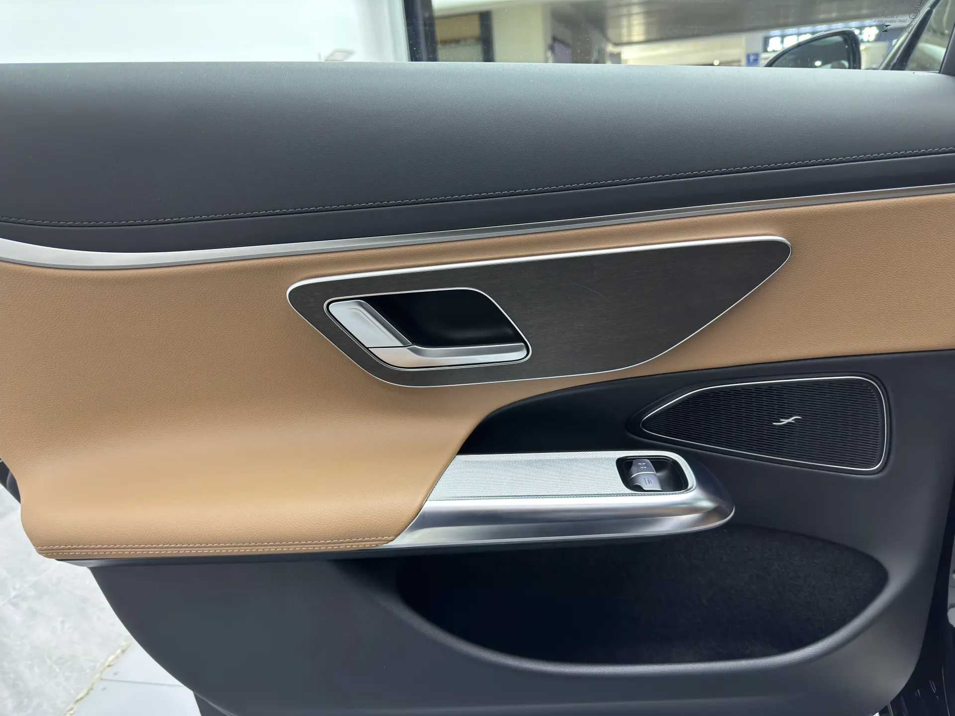 Mercedes-Benz E 300 L, 2025 23