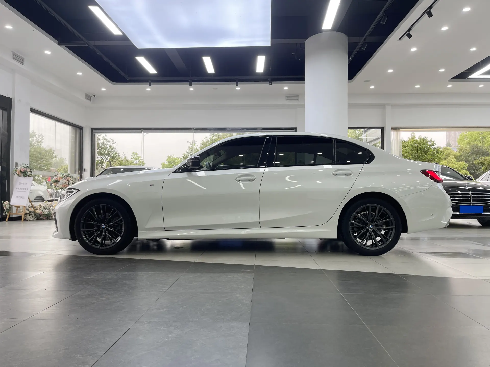 BMW 325Li, 2022 7
