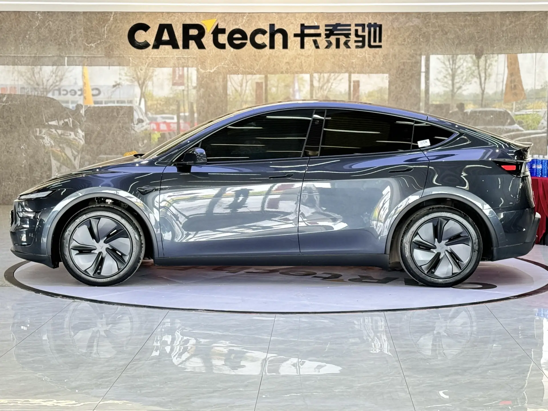 Tesla Model Y, 2025 8