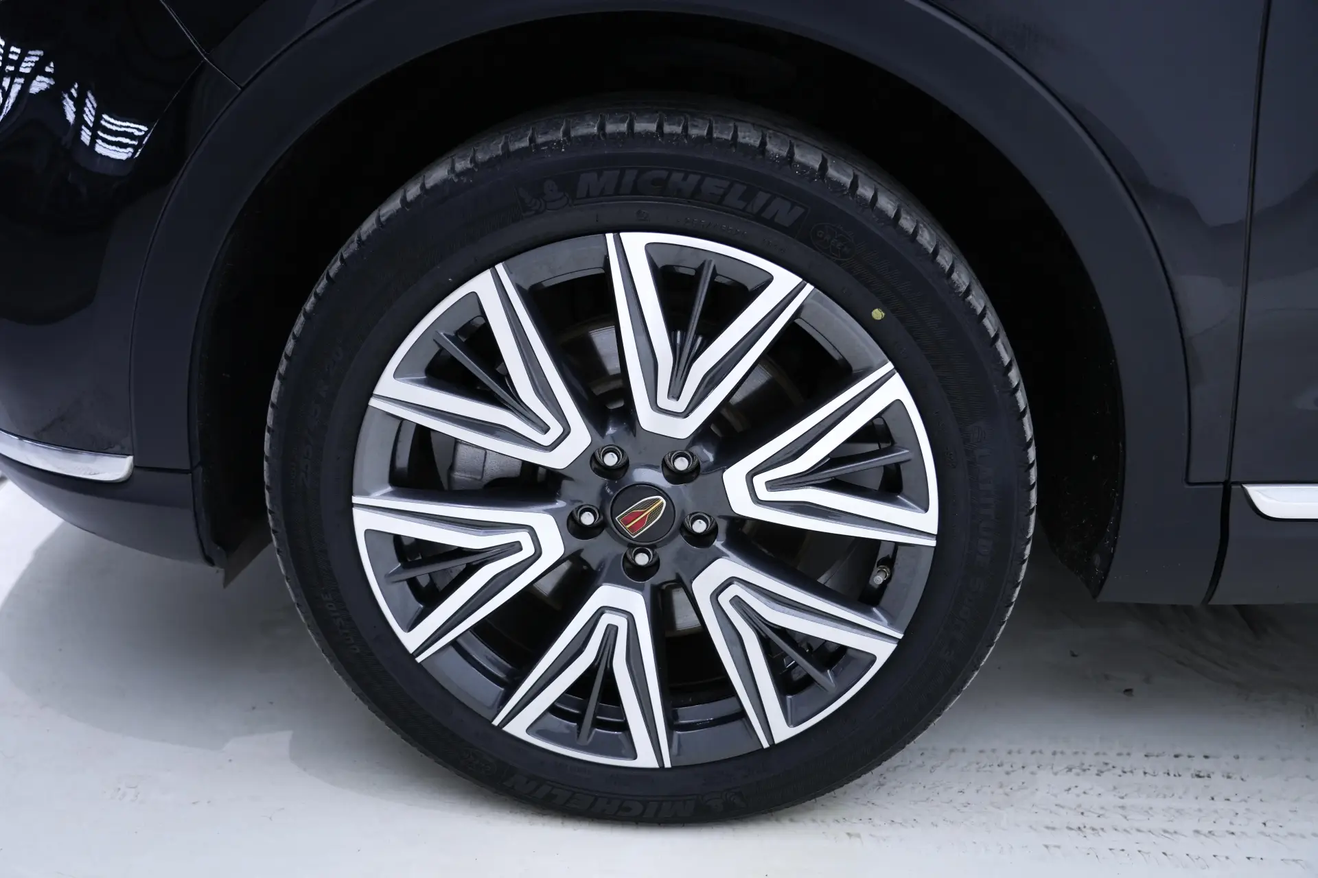 Hongqi HS5, 2023 11