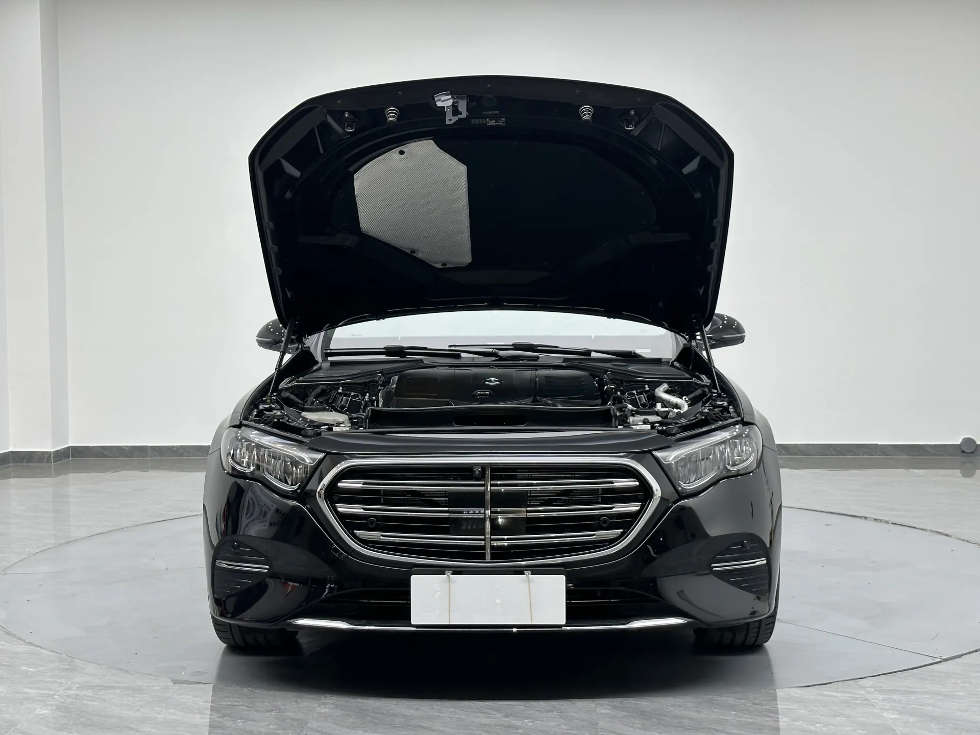 Mercedes-Benz E 300 L, 2025 26