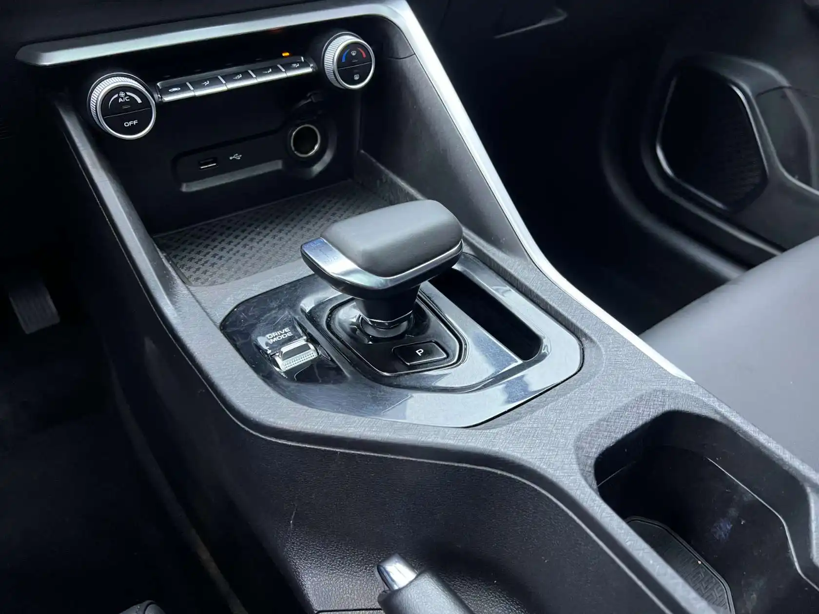 Geely Coolray, 2023 10