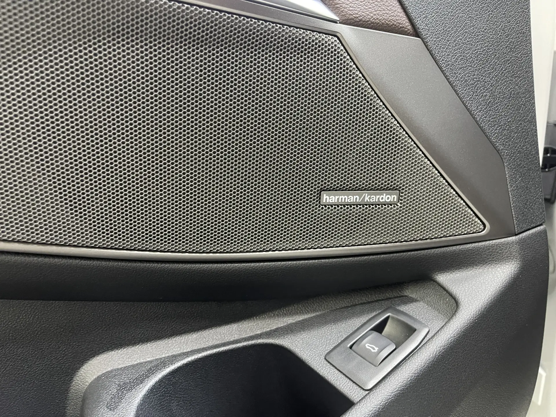 BMW 325Li, 2022 25