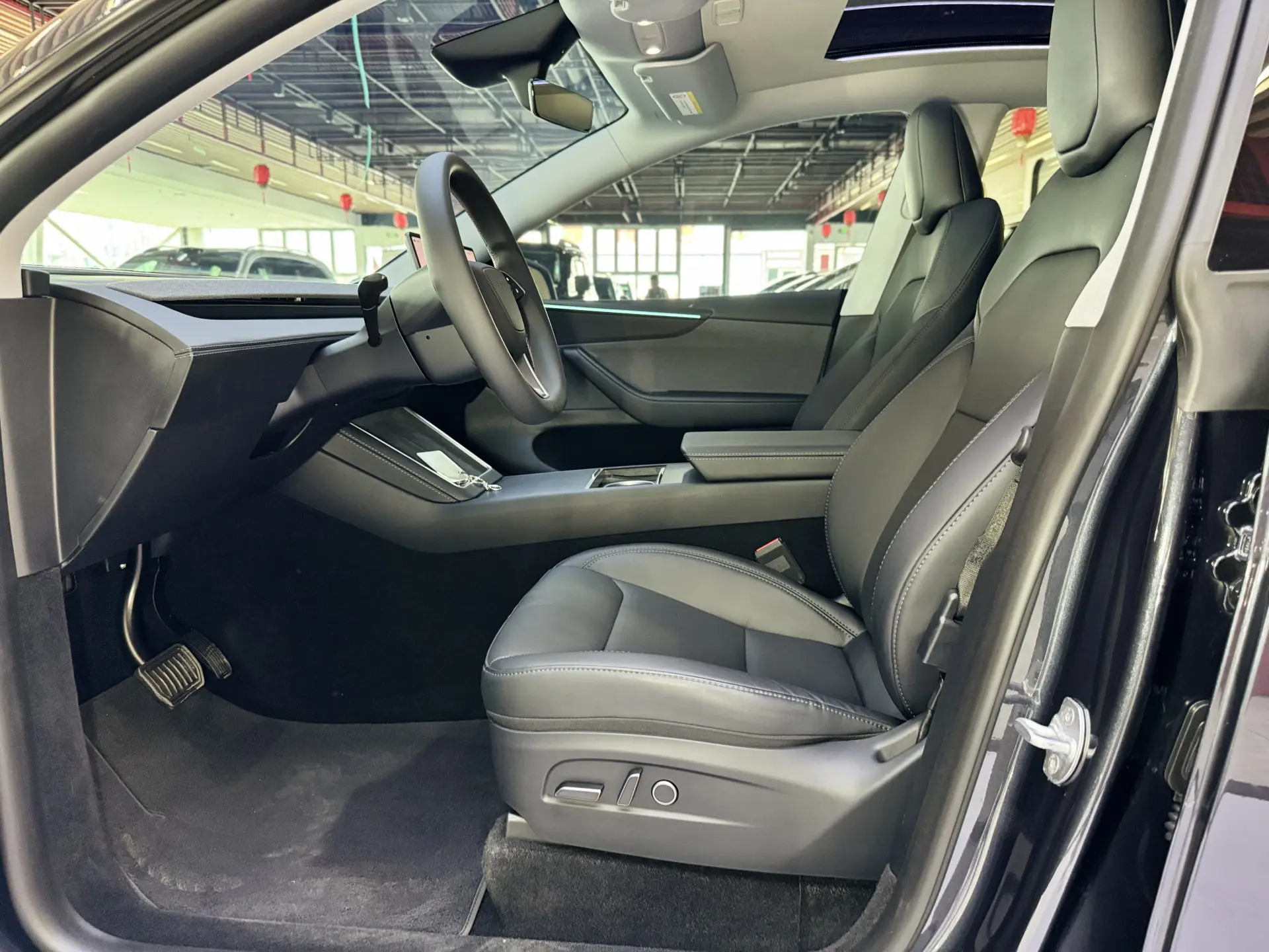 Tesla Model Y, 2025 17