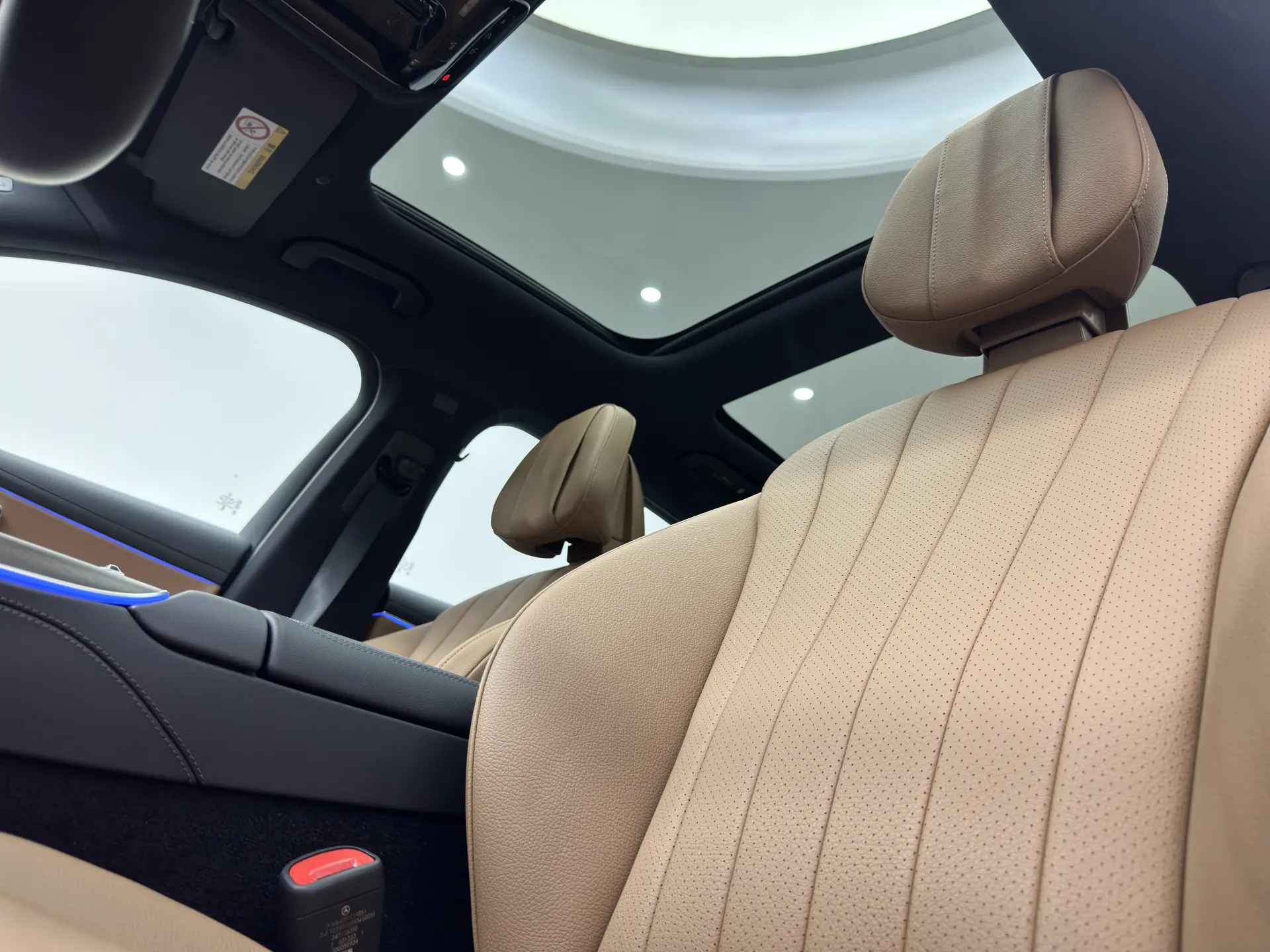 Mercedes-Benz E 300 L, 2025 14