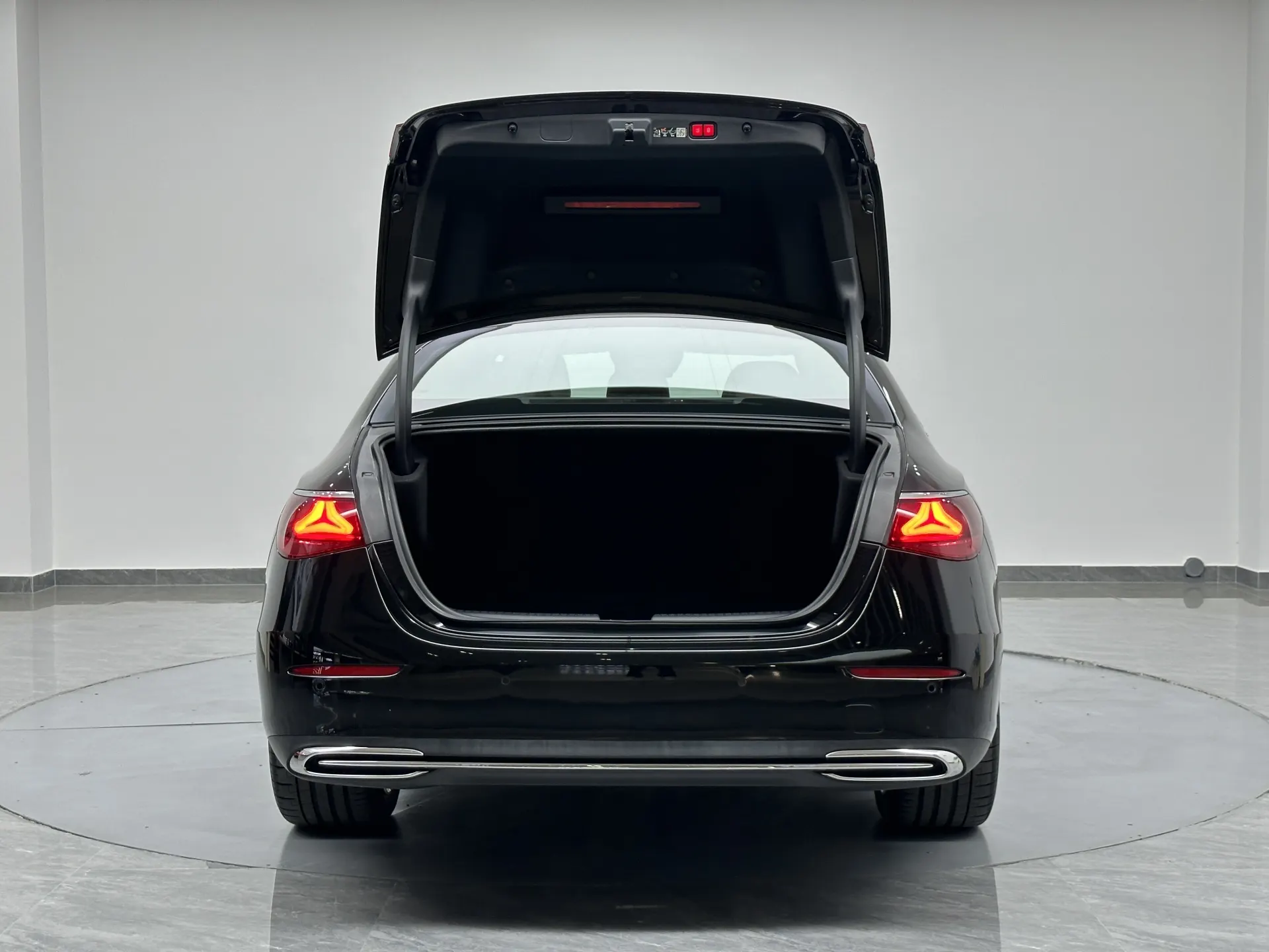 Mercedes-Benz E 300 L, 2025 28