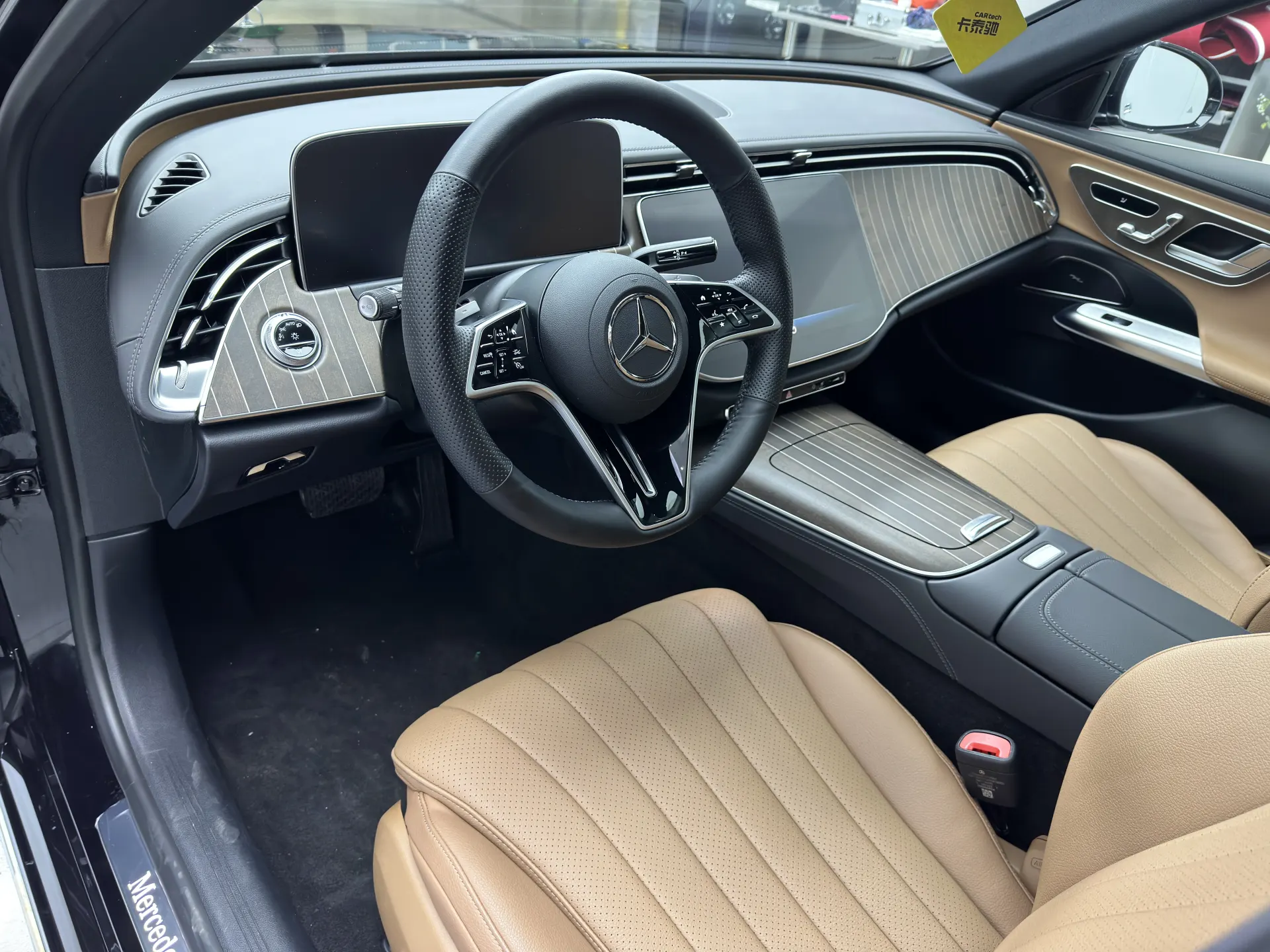Mercedes-Benz E 300 L, 2025 12