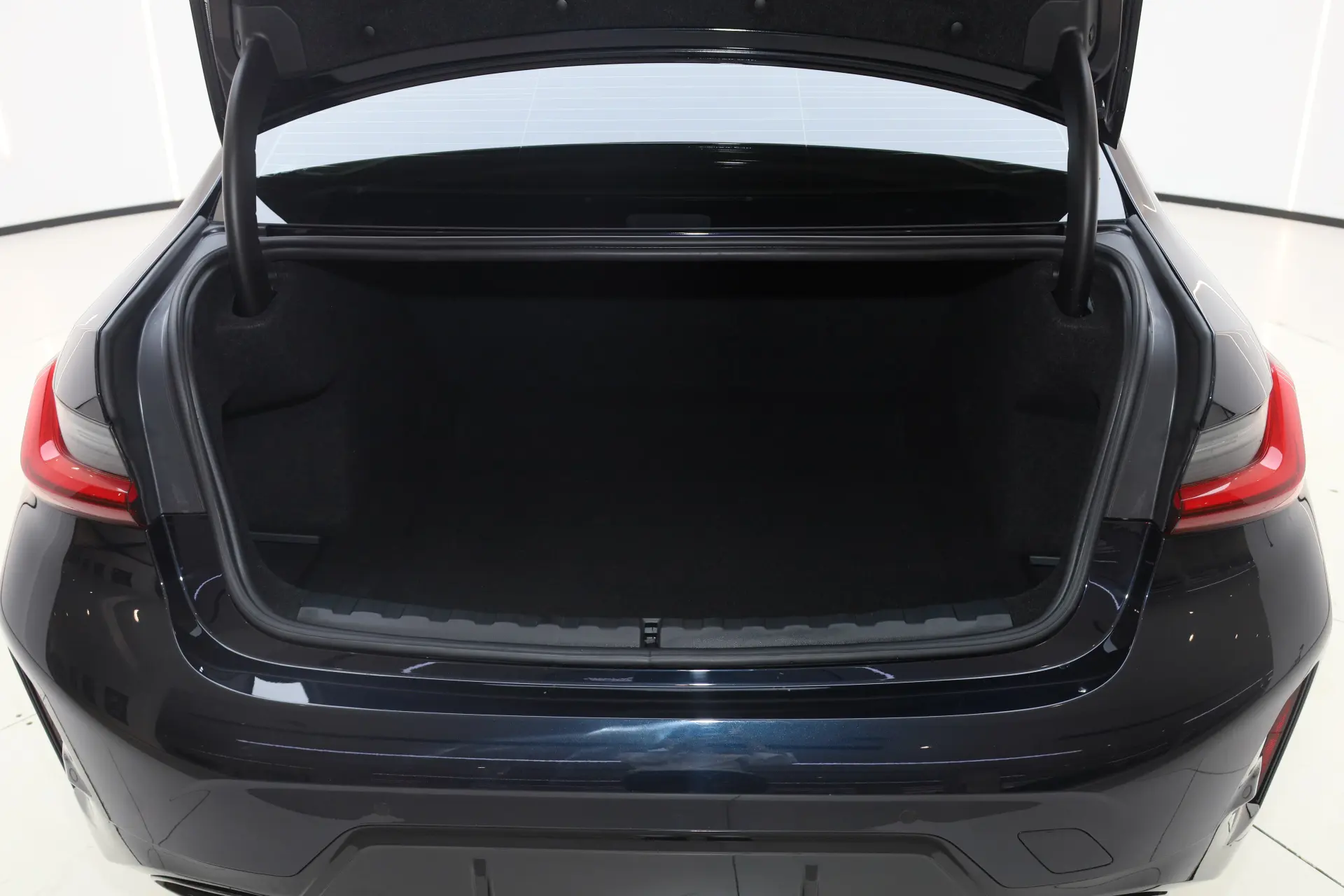 BMW 330Li, 2025 13