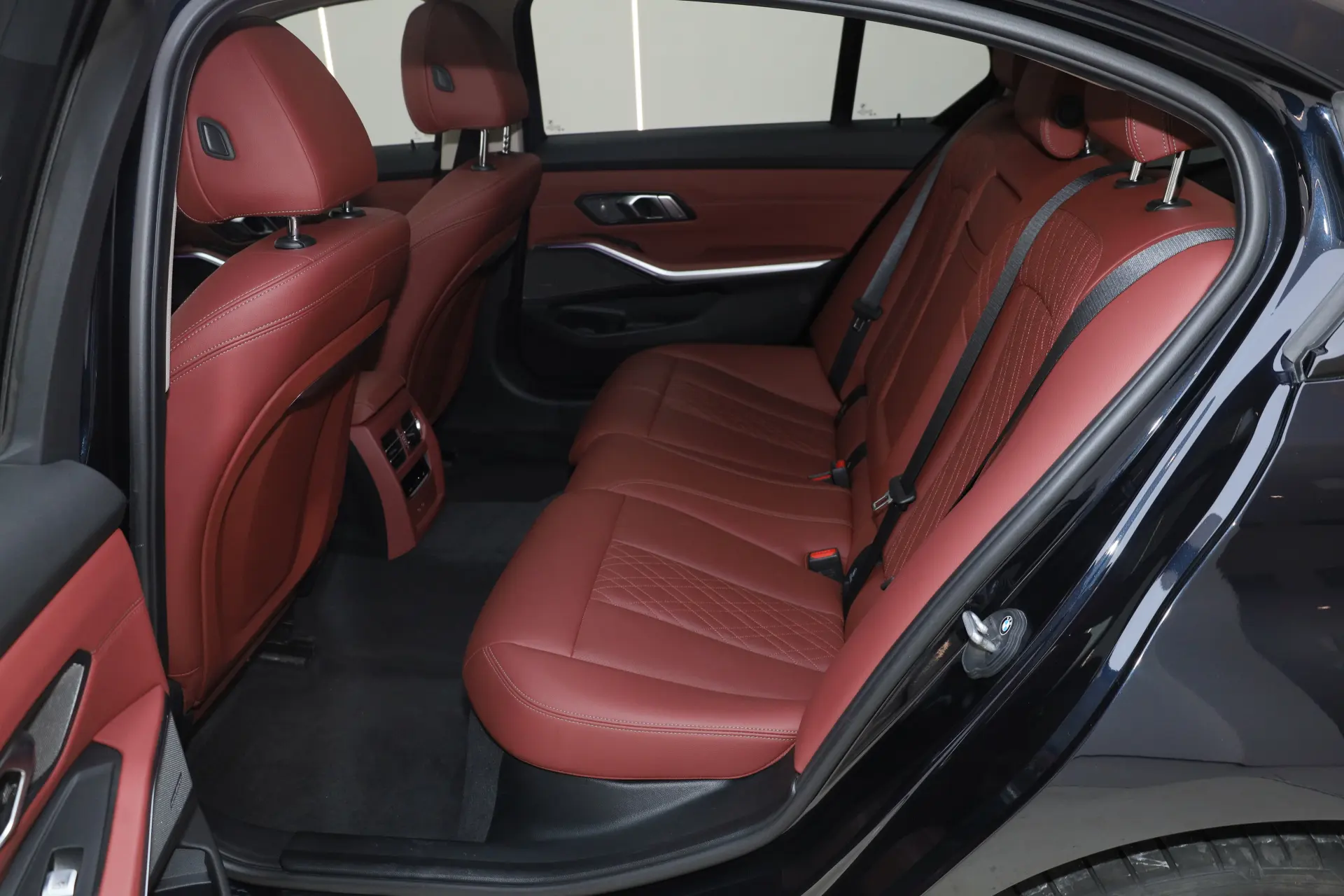 BMW 330Li, 2025 28