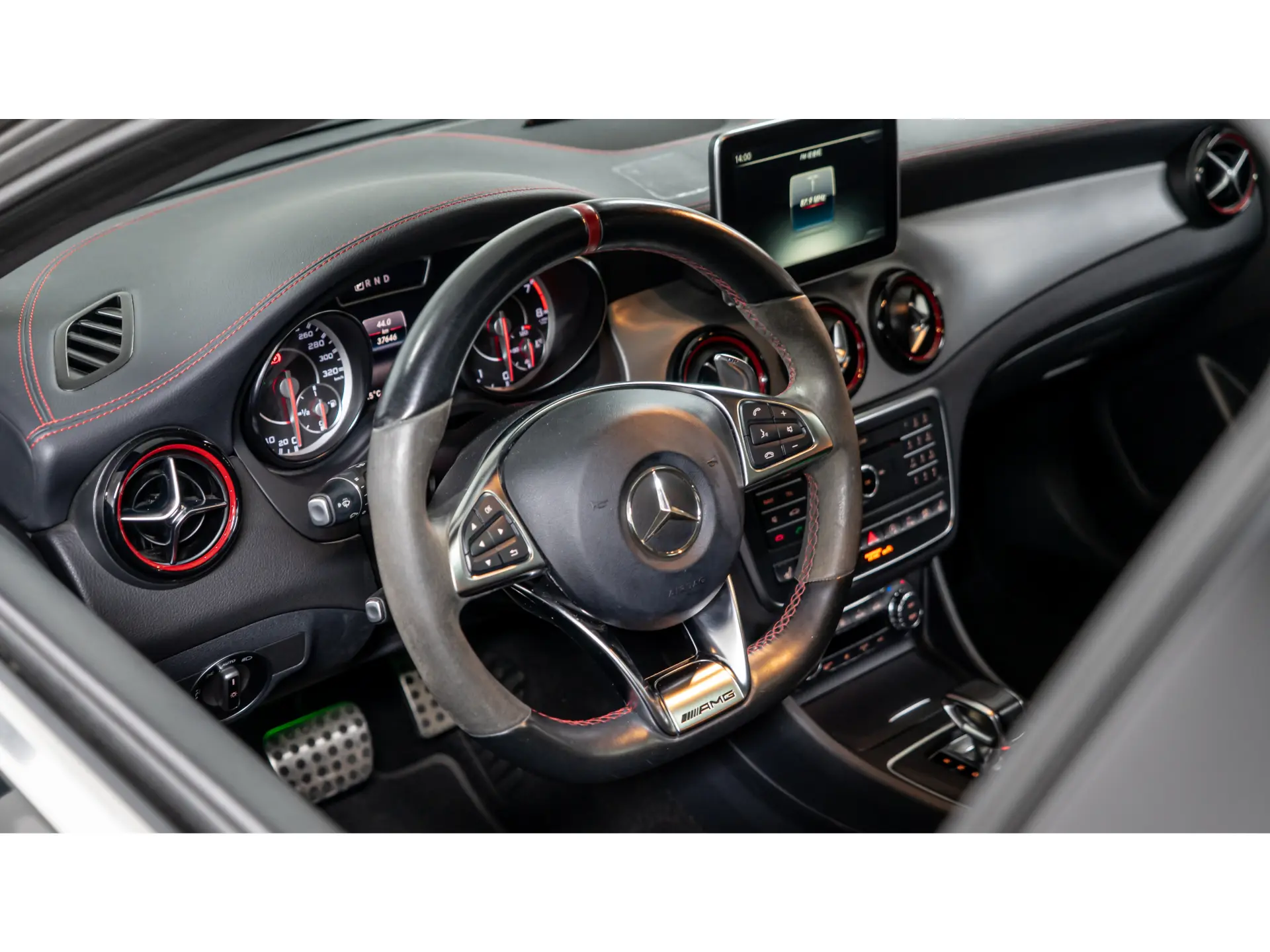 Mercedes-Benz GLA 45 4MATIC, 2016 9