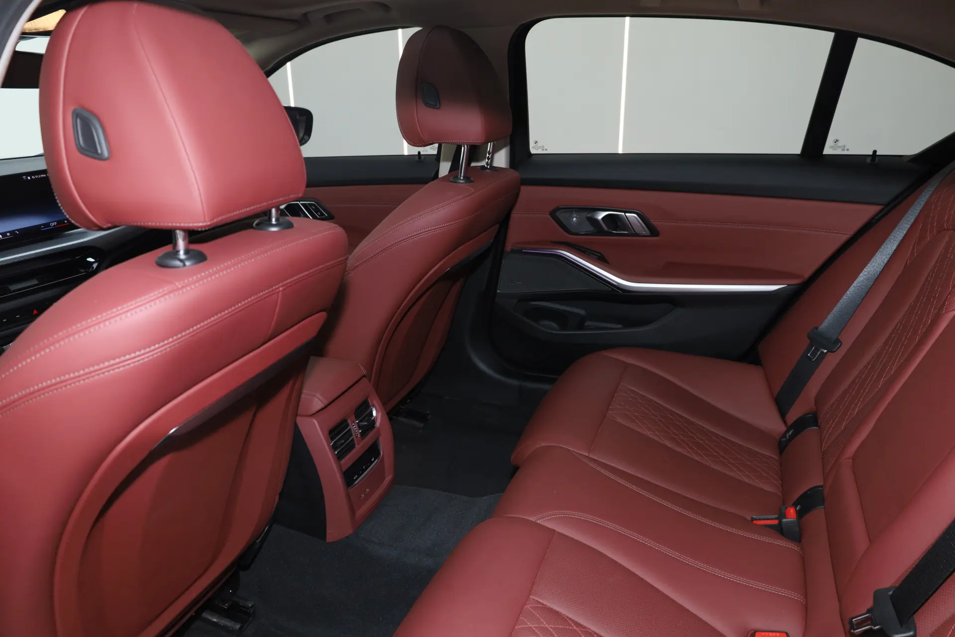 BMW 330Li, 2025 21