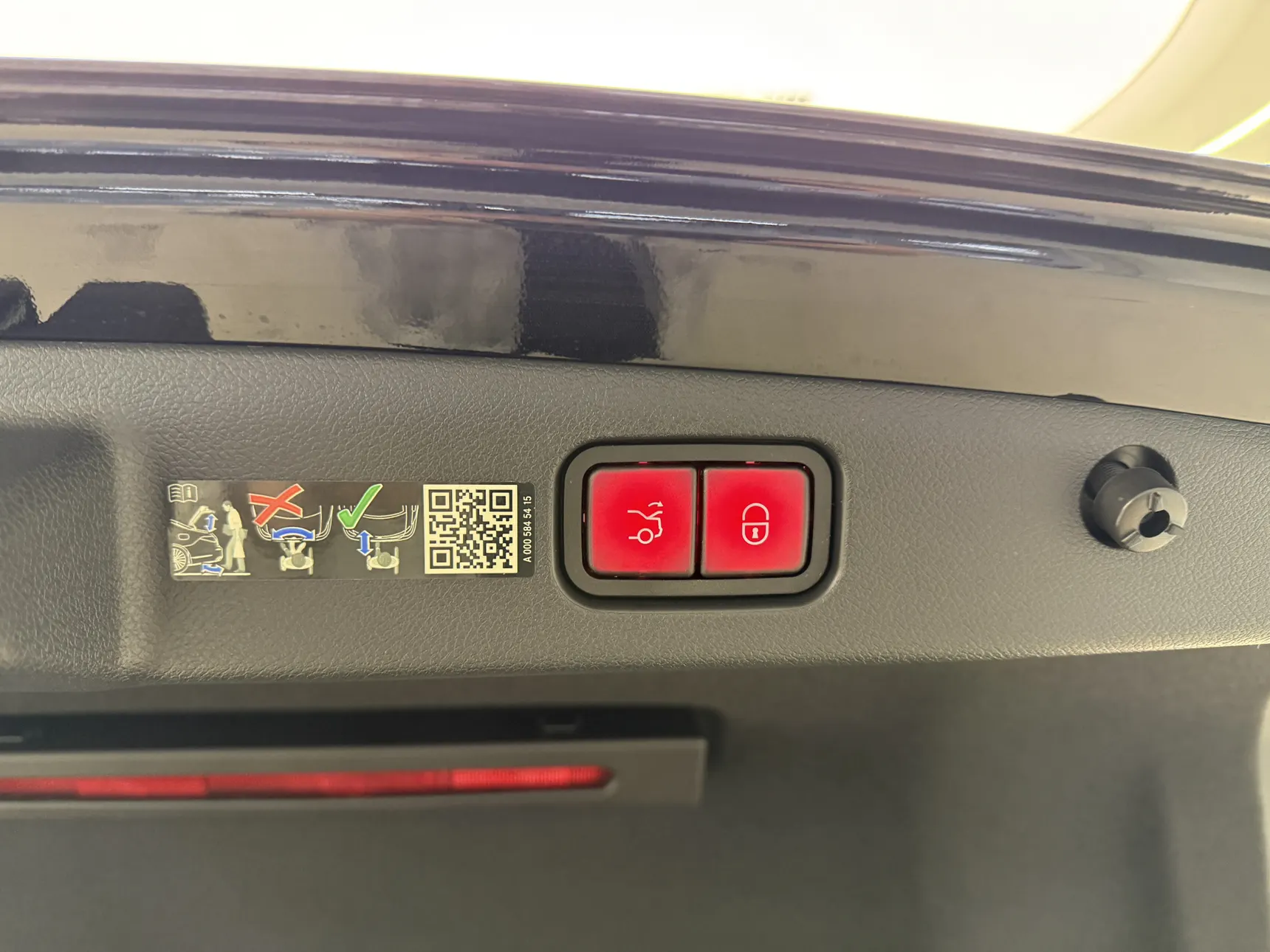 Mercedes-Benz E 350 e, 2024 8