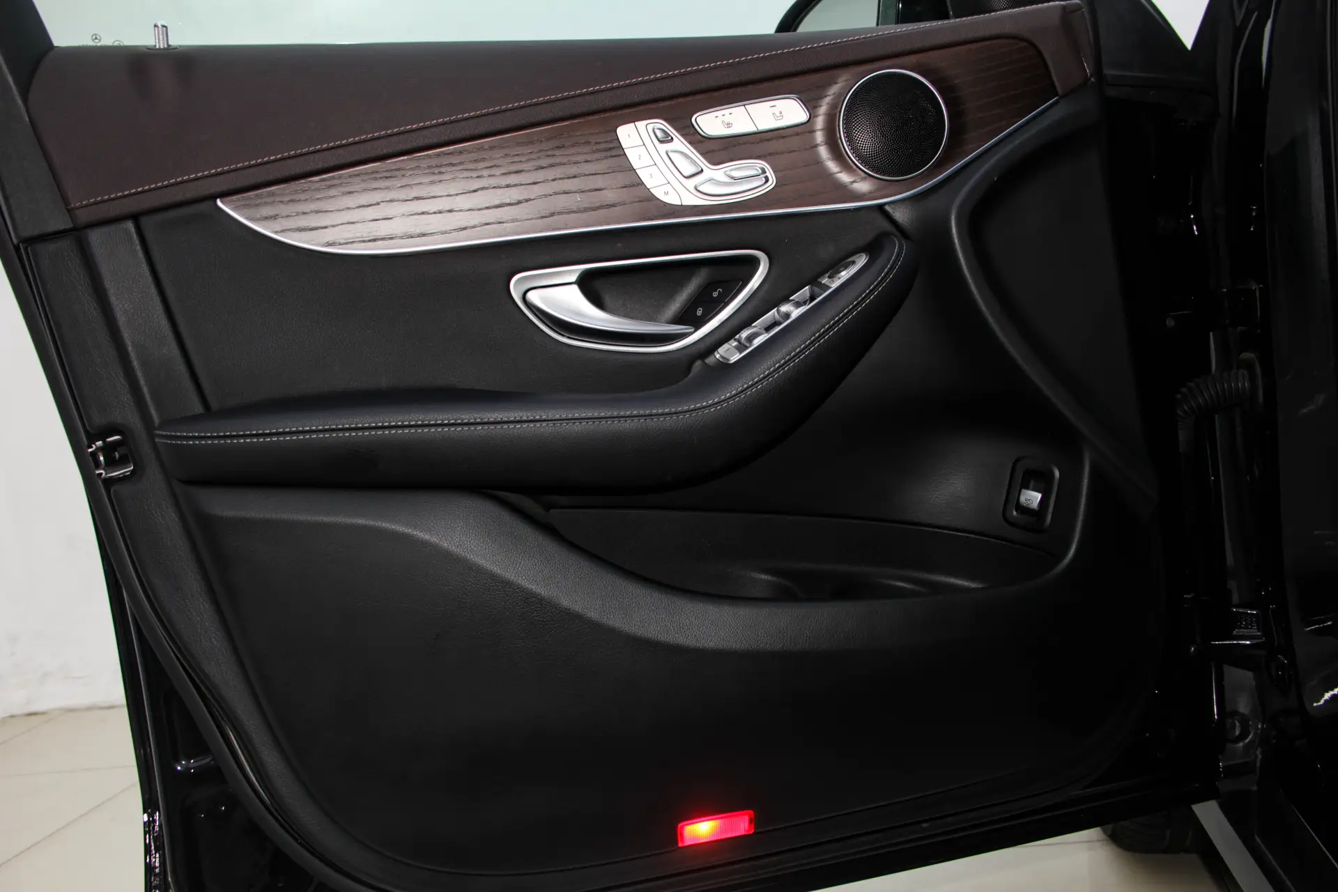 Mercedes-Benz GLC 260 L, 2021 24