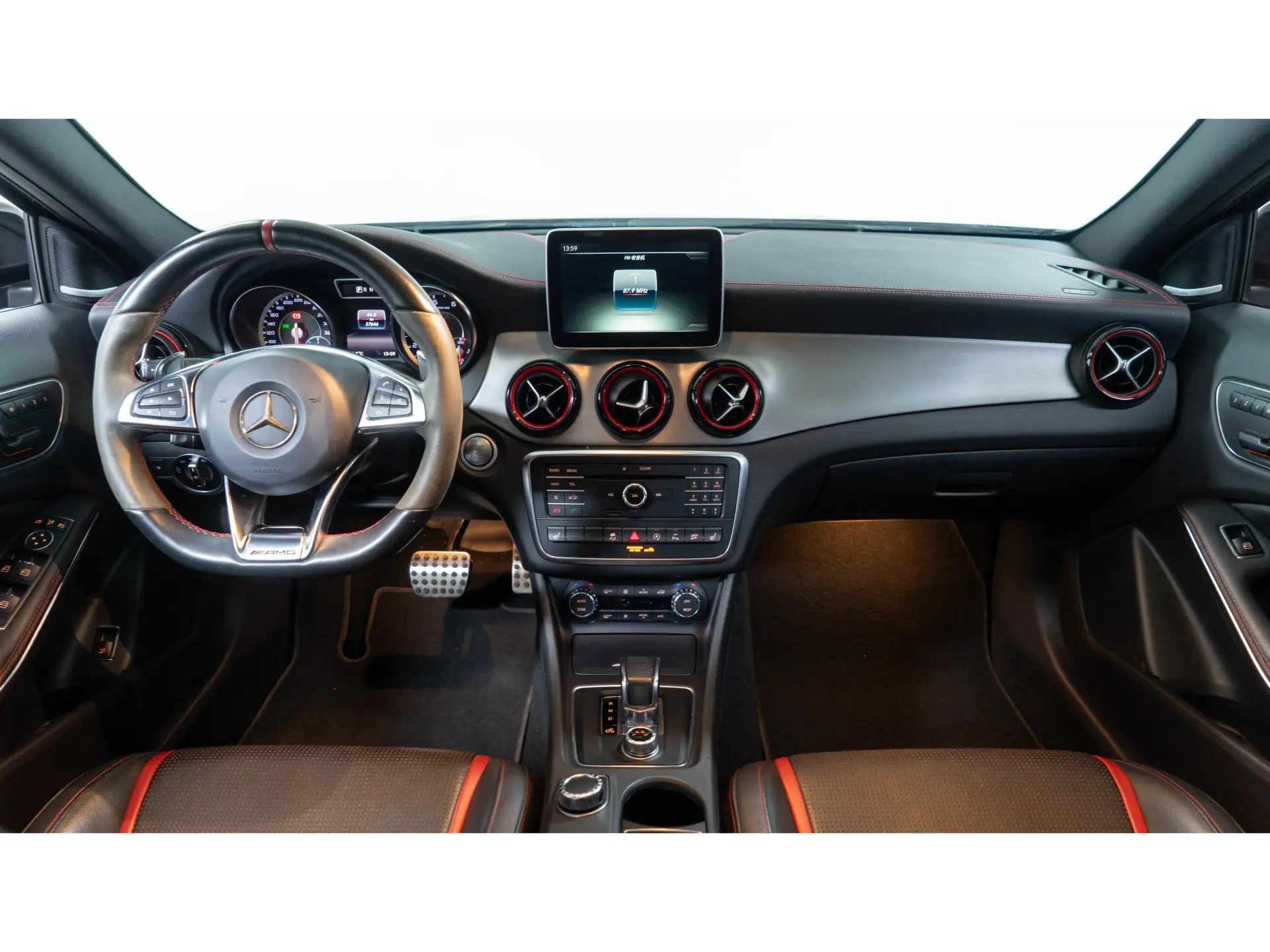 Mercedes-Benz GLA 45 4MATIC, 2016 8