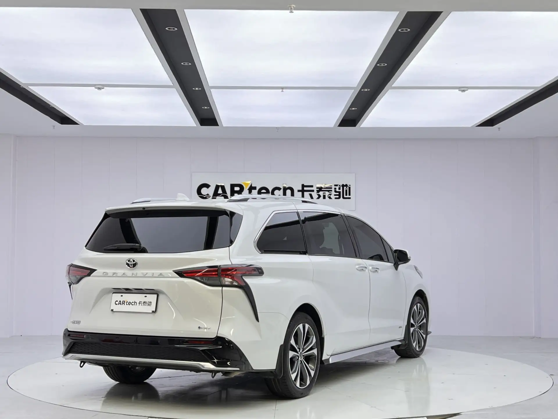 Toyota Granvia, 2024 все фото