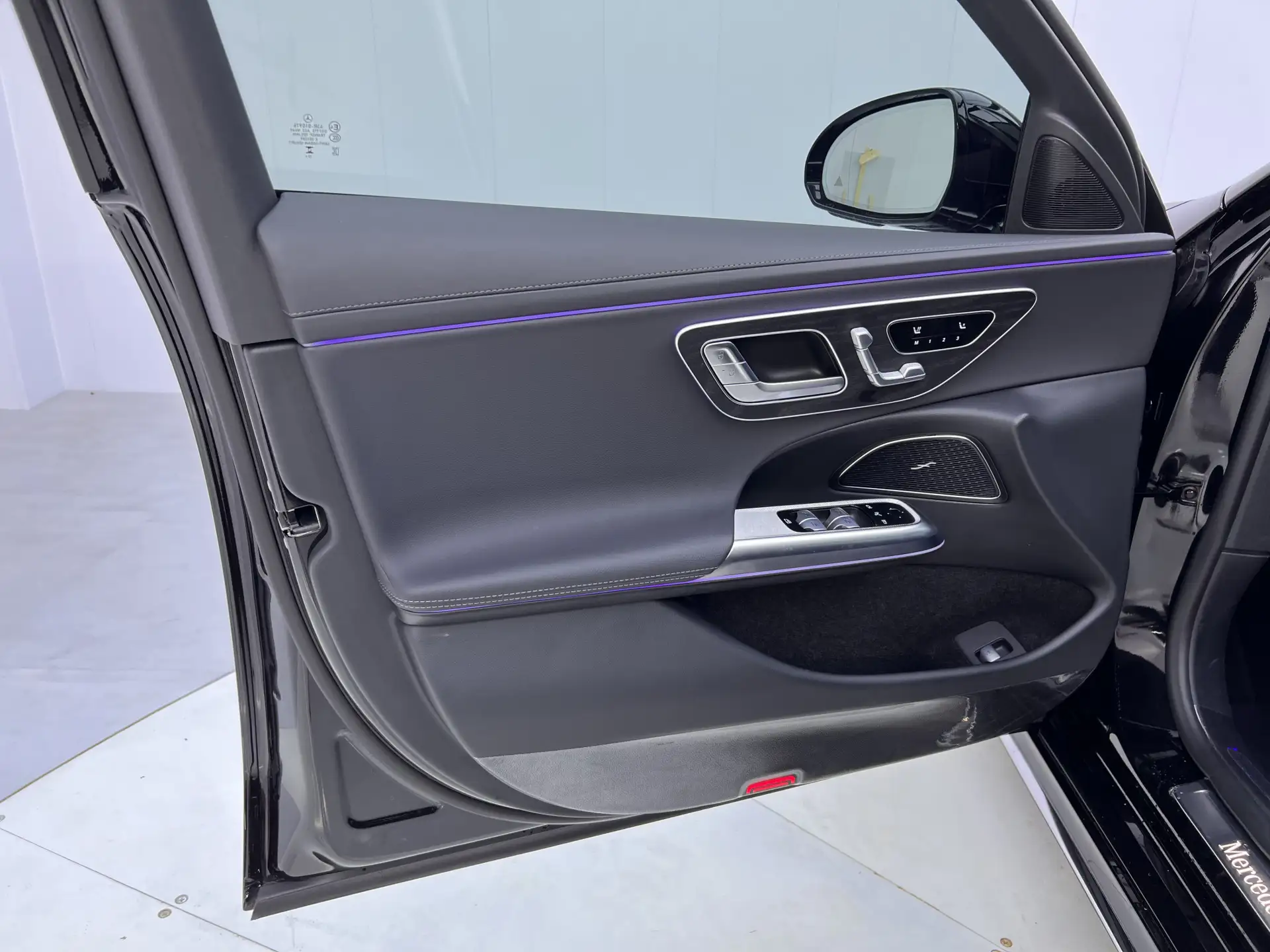 Mercedes-Benz E 300 L, 2024 17