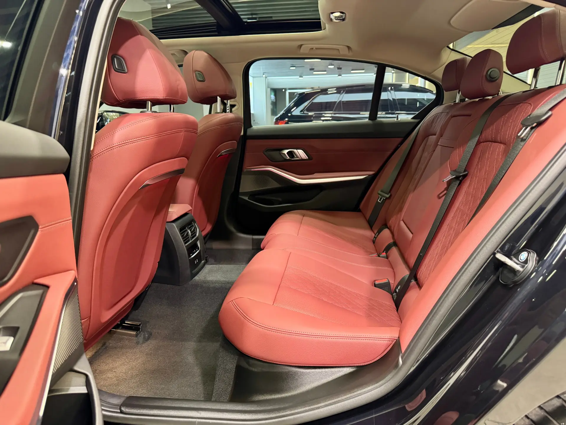 BMW 325Li, 2026 17