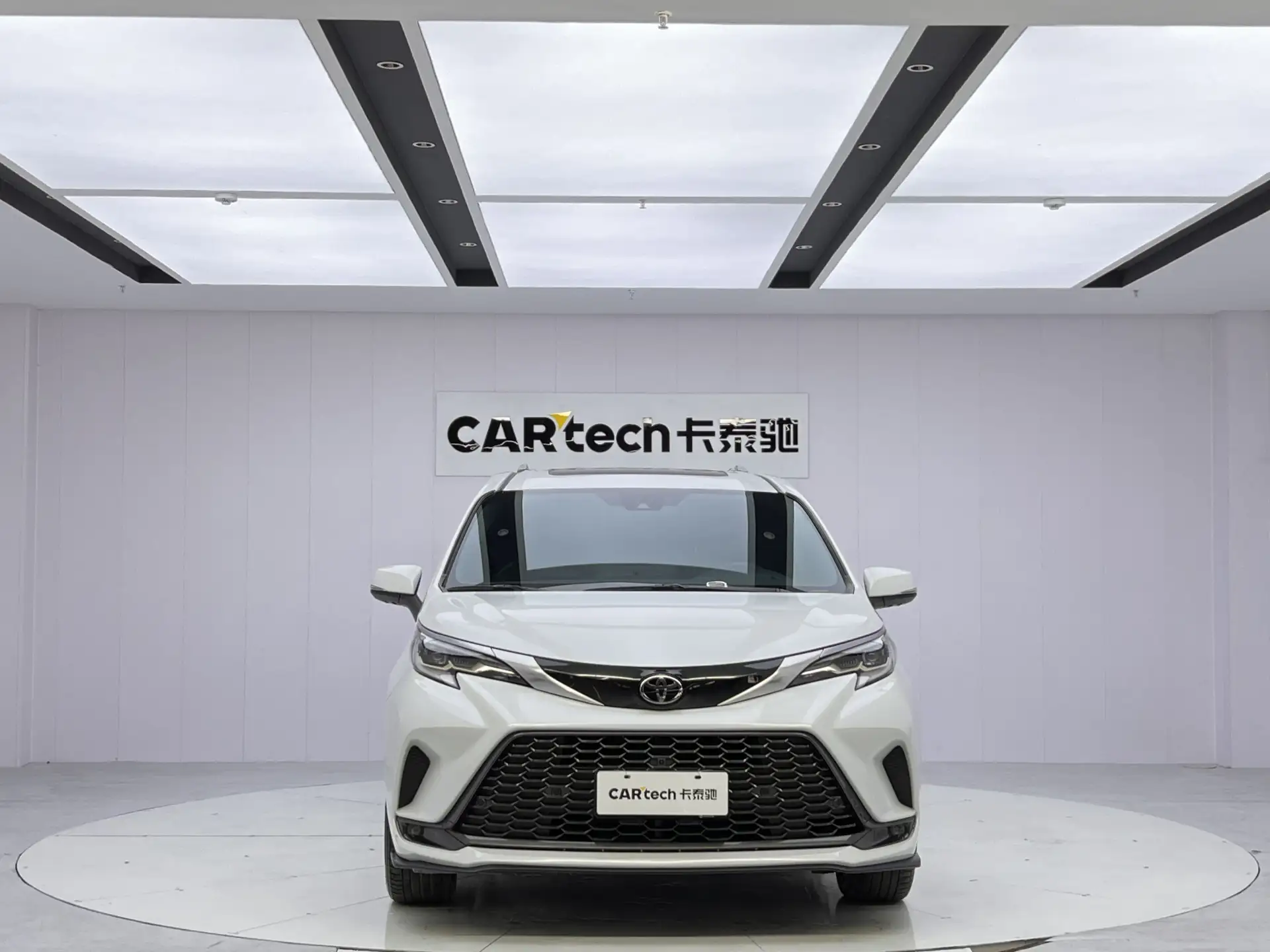 Toyota Granvia, 2024 3