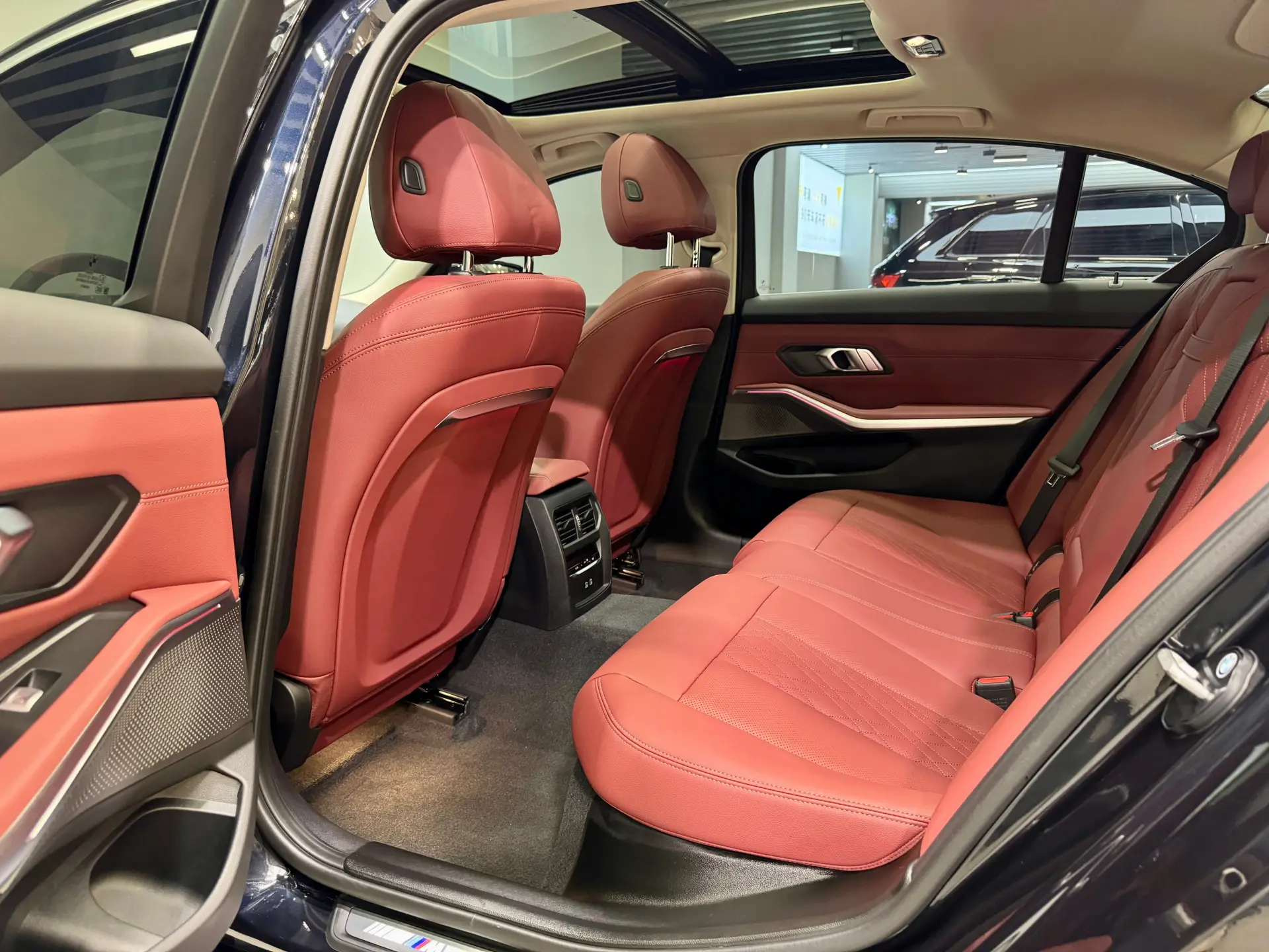 BMW 325Li, 2026 18