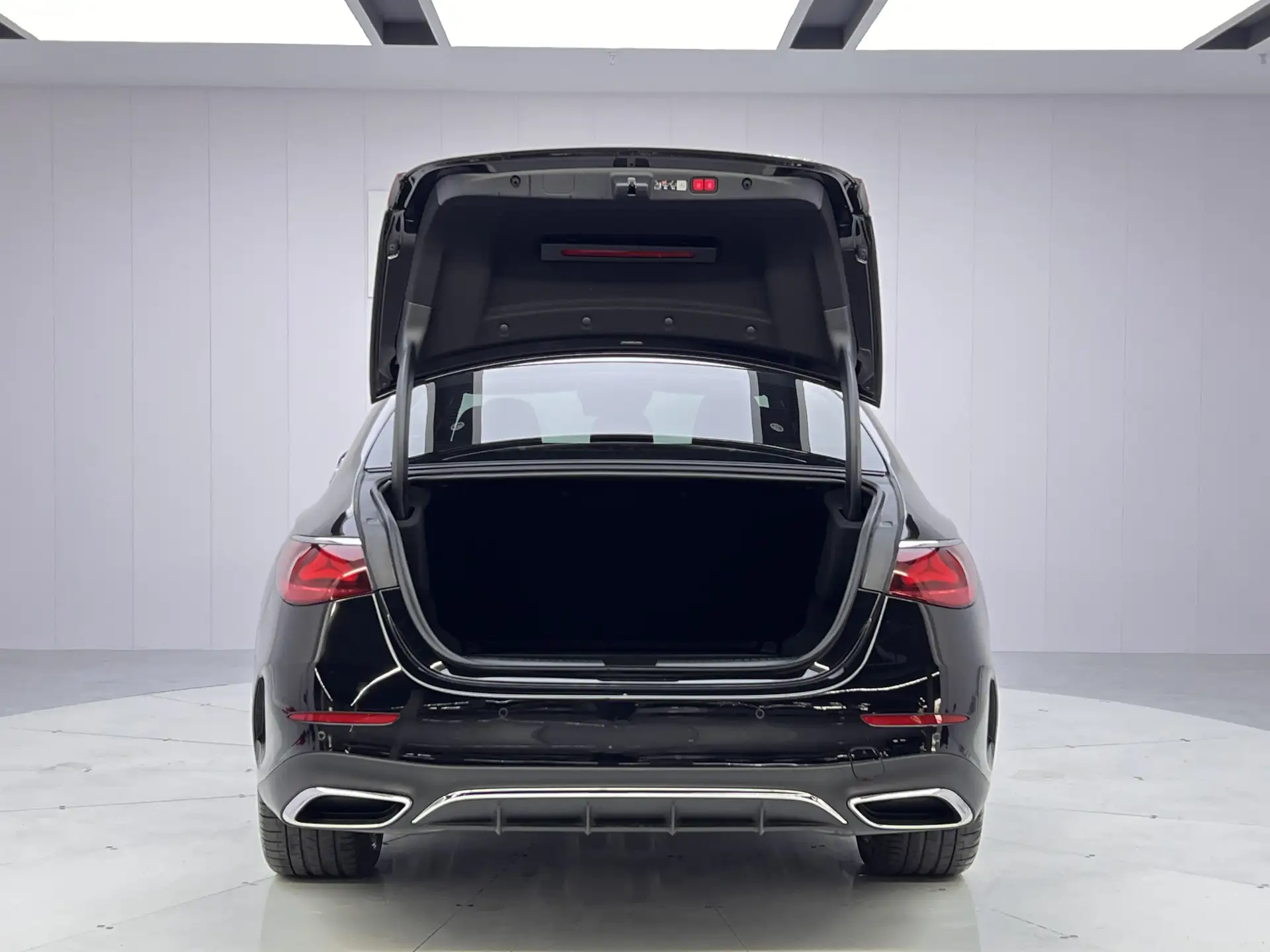 Mercedes-Benz E 300 L, 2024 6