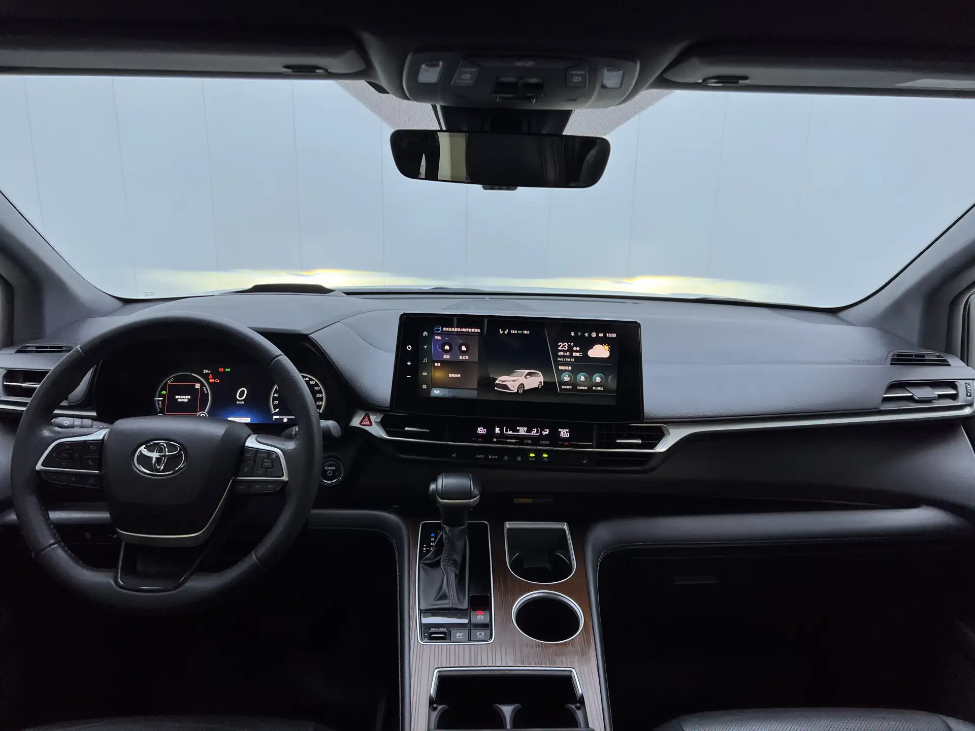 Toyota Granvia, 2024 16