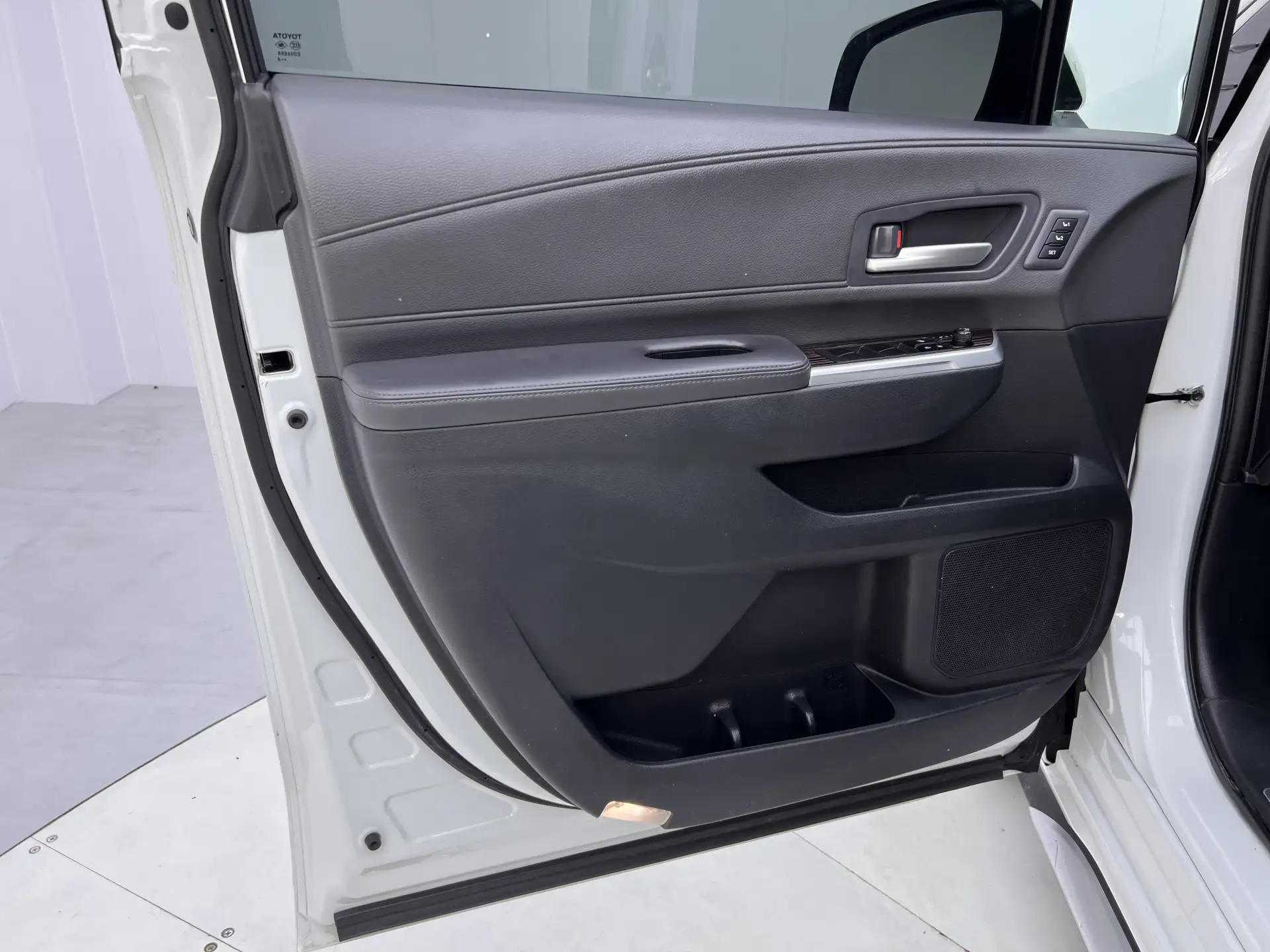 Toyota Granvia, 2024 19